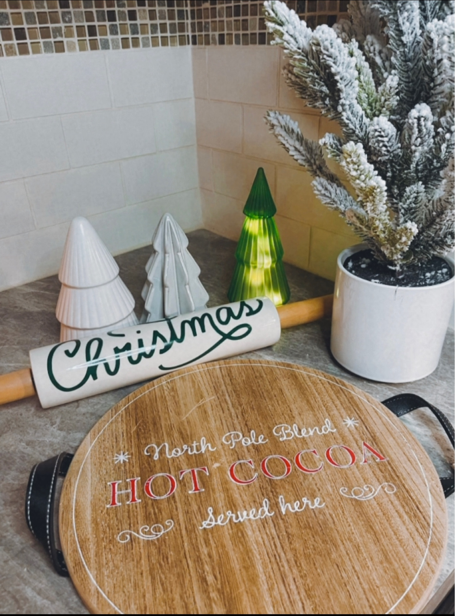 Christmas decor 🎄

#LTKhome #LTKSeasonal #LTKHoliday