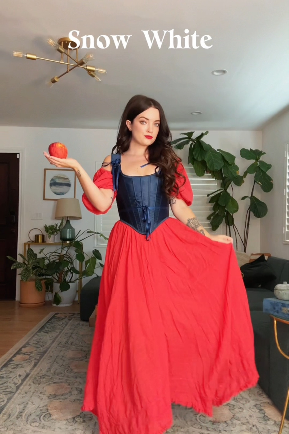 Easy Halloween costume ideas 🍎 #halloween #halloweencostume #snowewhite