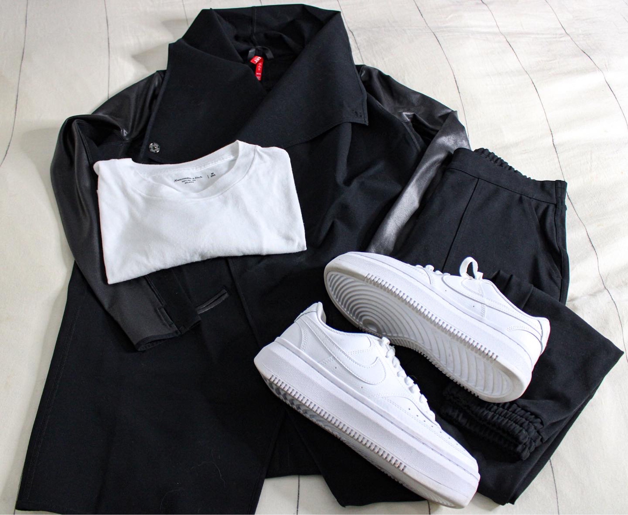 An outfit you can wear to work or run errands in?? Sign me up 🙋‍♀️🙋‍♀️

#outfitsformoms #comfortstyle #casualstyle #runningerrands #joggers 

#LTKunder100 #LTKstyletip #LTKfit