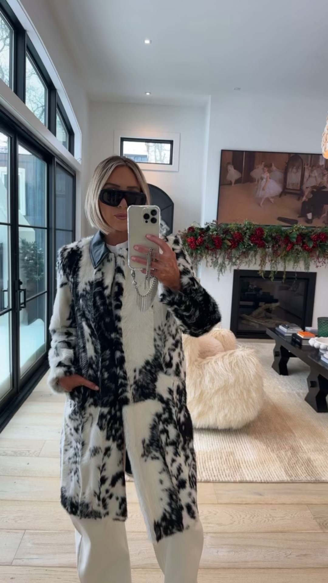 One of the coolest coats from Zara I’ve ever snagged 😍😍😍