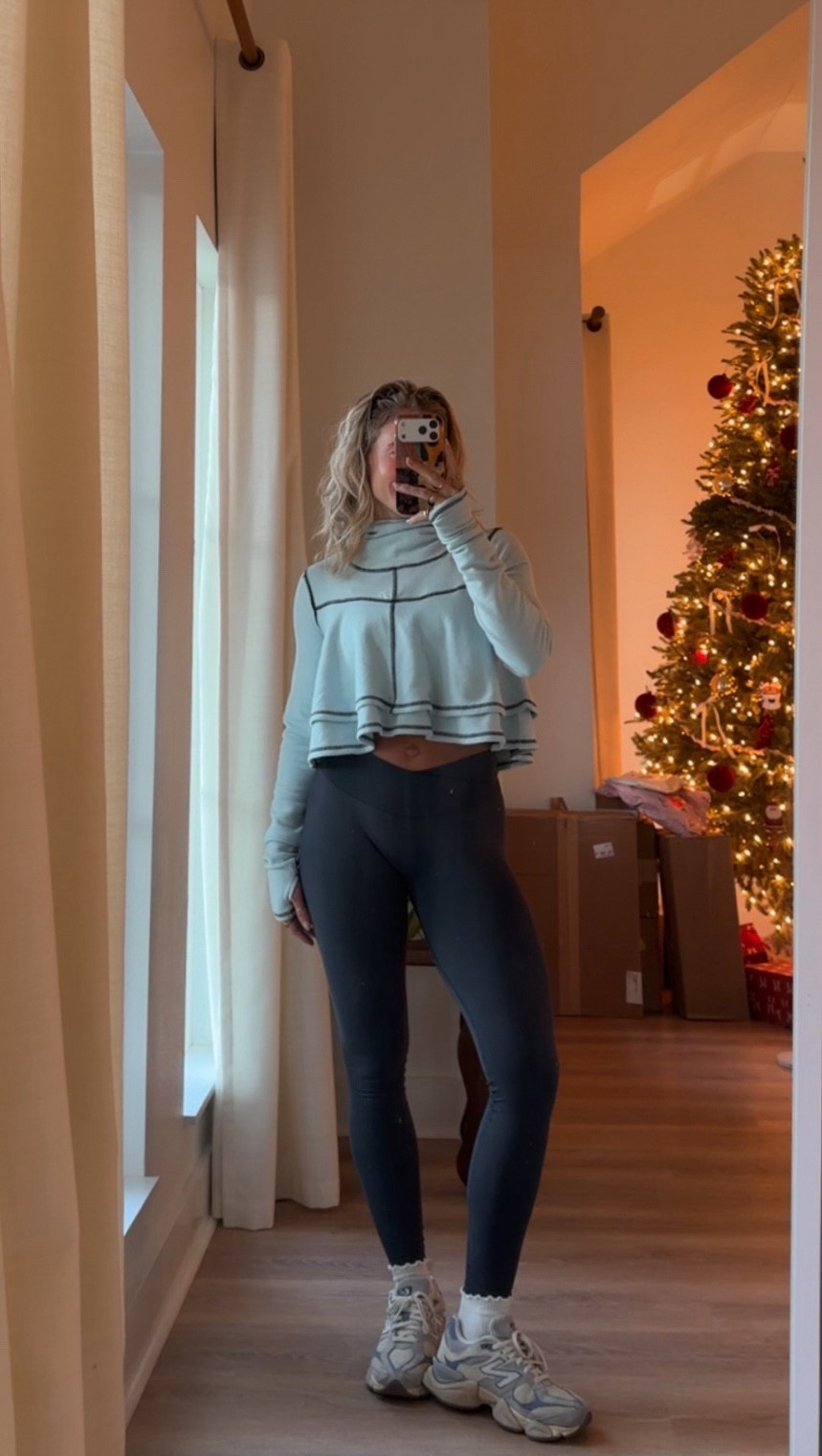 Activewear ootd! My leggings are DFYNE (unlinkable) so I linked similar 🩵

#LTKmorningroutine #LTKGiftGuide #LTKfitnessgoals