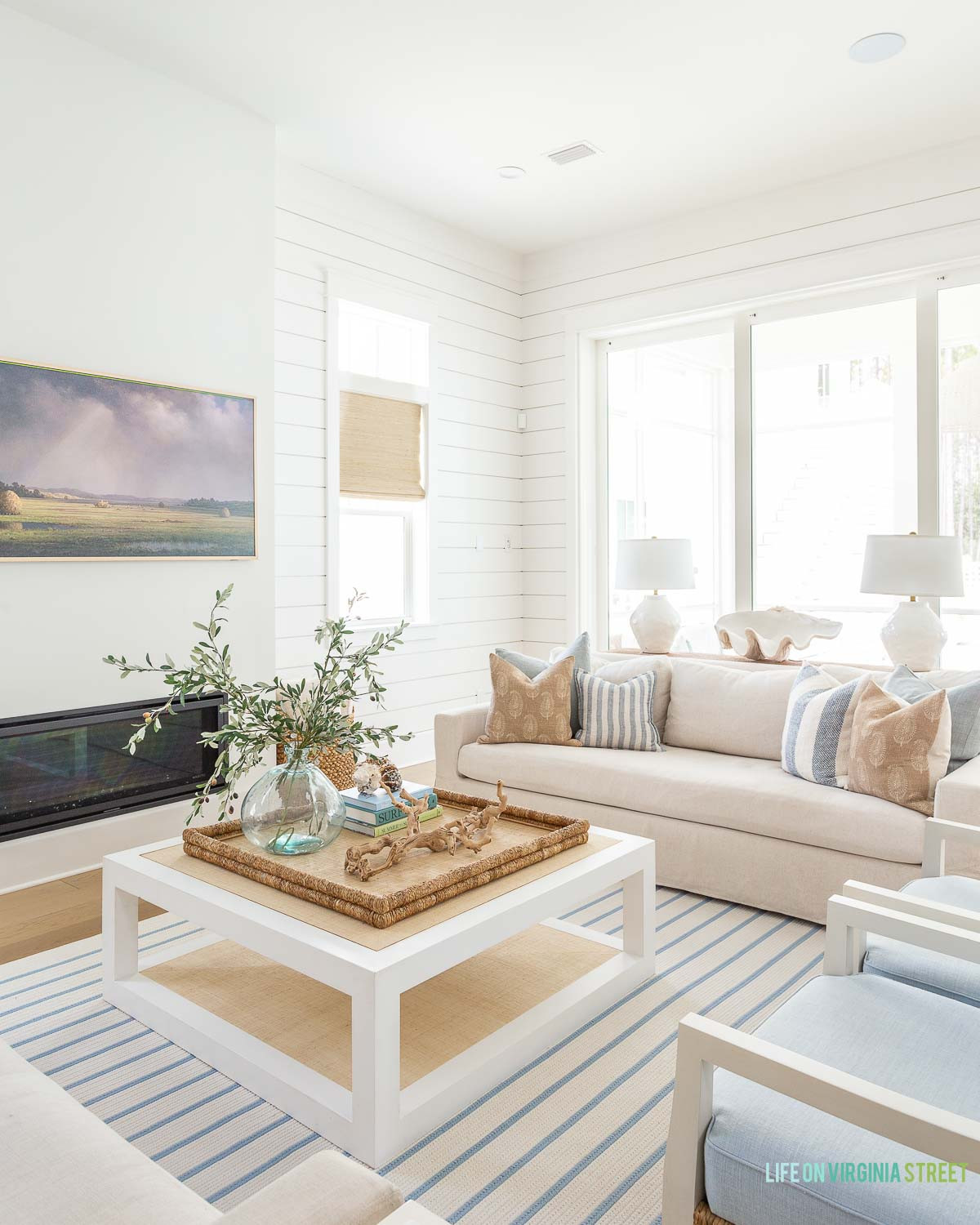 Modern coastal living room 🙌🏻🙌🏻

#LTKSeasonal #LTKHome
