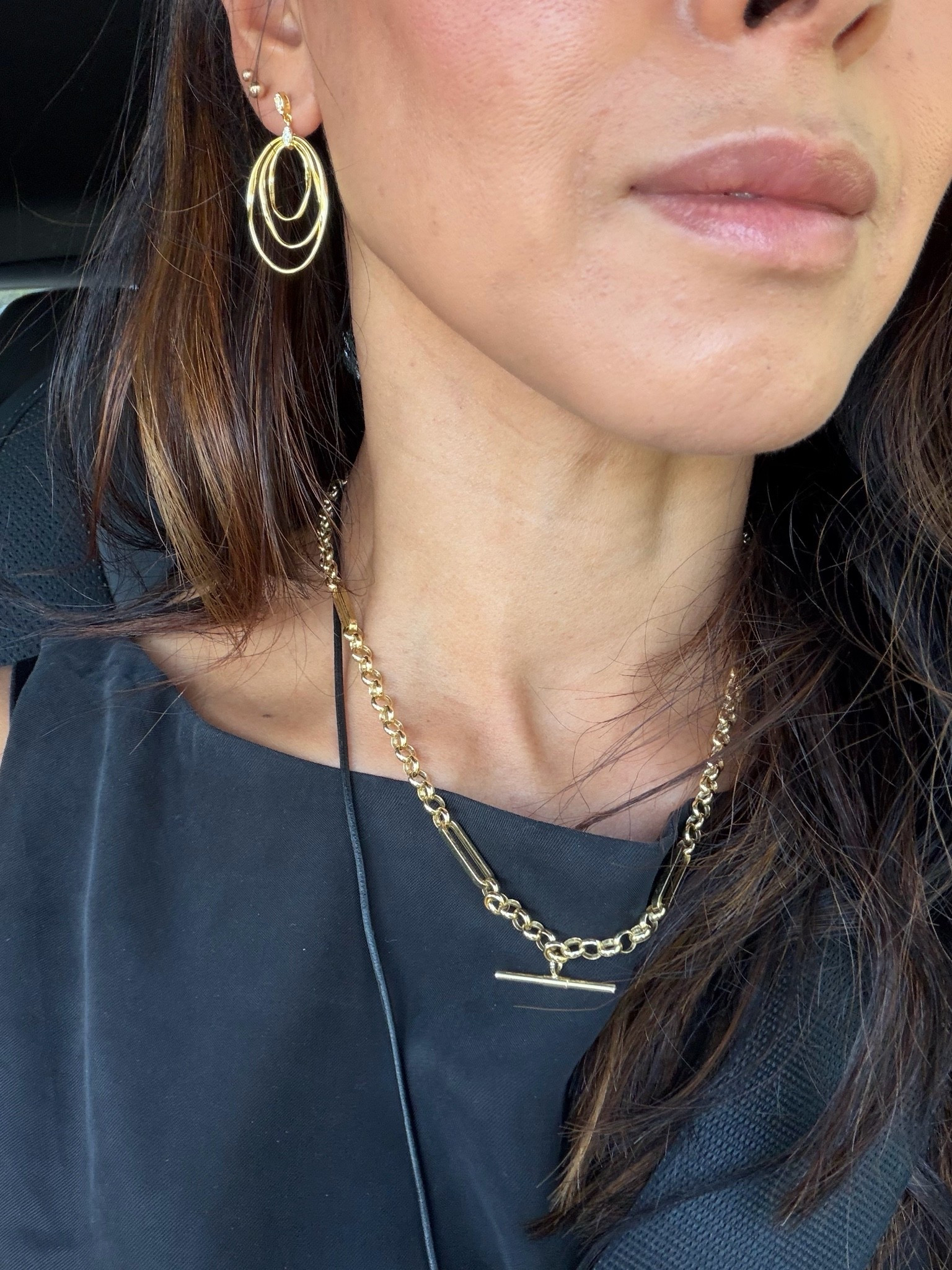 Obsessed with my new beaverbrooks jewels - haven’t taken this t bar necklace off since I got it! Styled with my structured earrings and gold studs! Use my code DEBBIE10 for 10% off