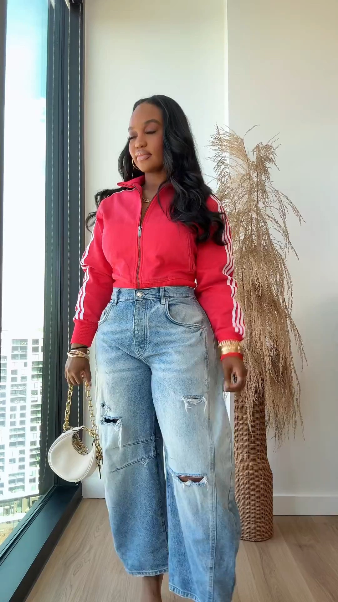 this color combo??? ❤️‍🔥 denim + that pop of red just hits every time

such an easy outfit but still looks put together

the jacket adds that sporty vibe but the jeans keep it cool + everyday

perfect for running errands, casual days, or grabbing coffee and still looking cute

this one’s on repeat for sure

#everydayoutfit #casualchic #denimlook #springstyle #streetstylewomen #ltkstyle


#LTKgrwm #LTKSeasonal #LTKootd