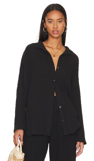 Classic Beach Shirt in Black | Revolve Clothing (Global)