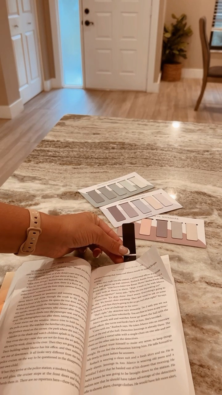 Amazon finds
Book finds
Book hacks 

#LTKhome #LTKfindsunder50 #LTKVideo