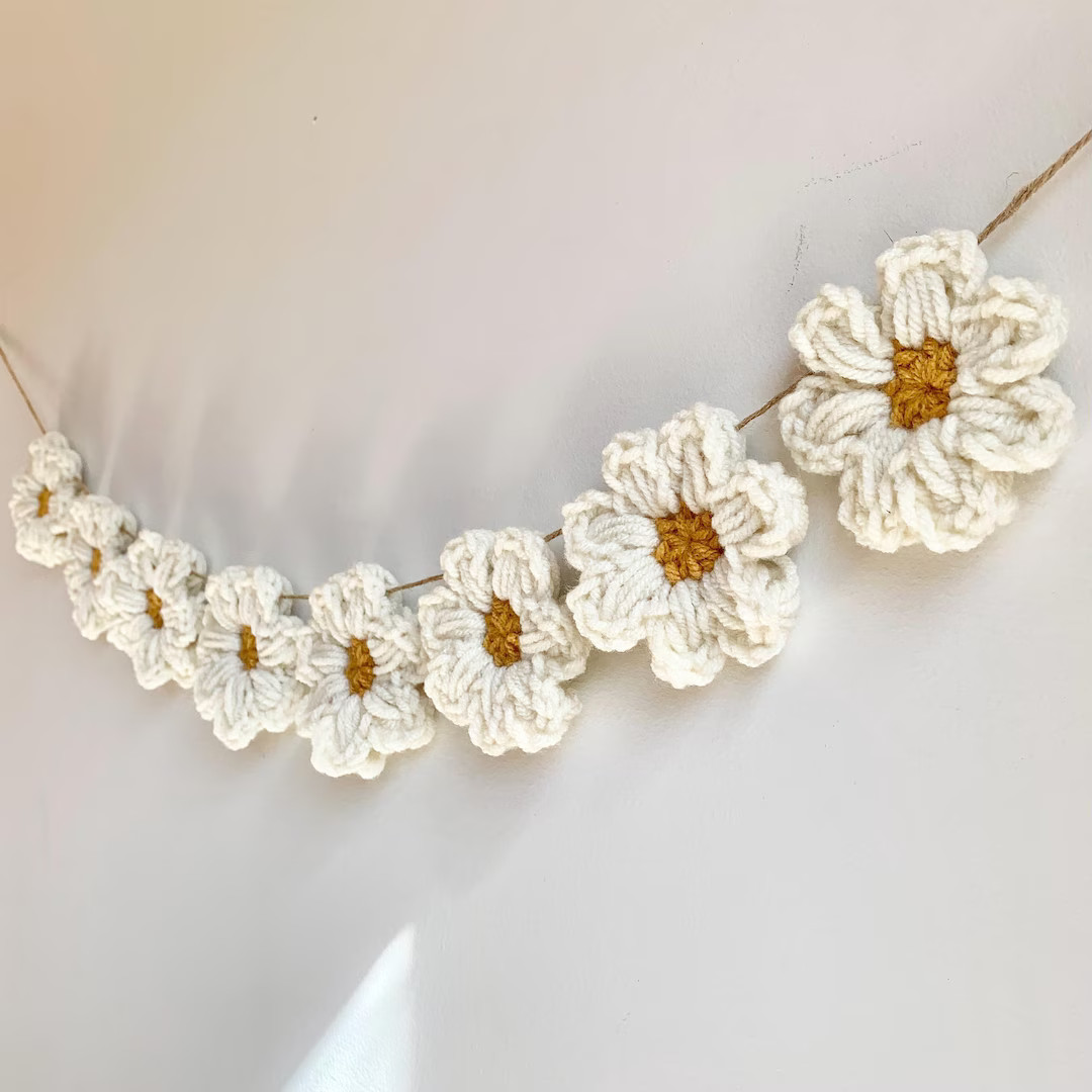 Daisy Garland, Daisy Bedroom Decor, Daisy Nursery Garland, Girly Summer Decor Dopamine Decor, Cut... | Etsy (US)