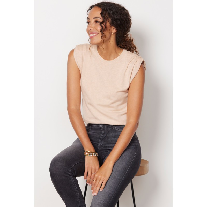 EVEREVE Yara Strong Shoulder Tank | EVEREVE | Evereve