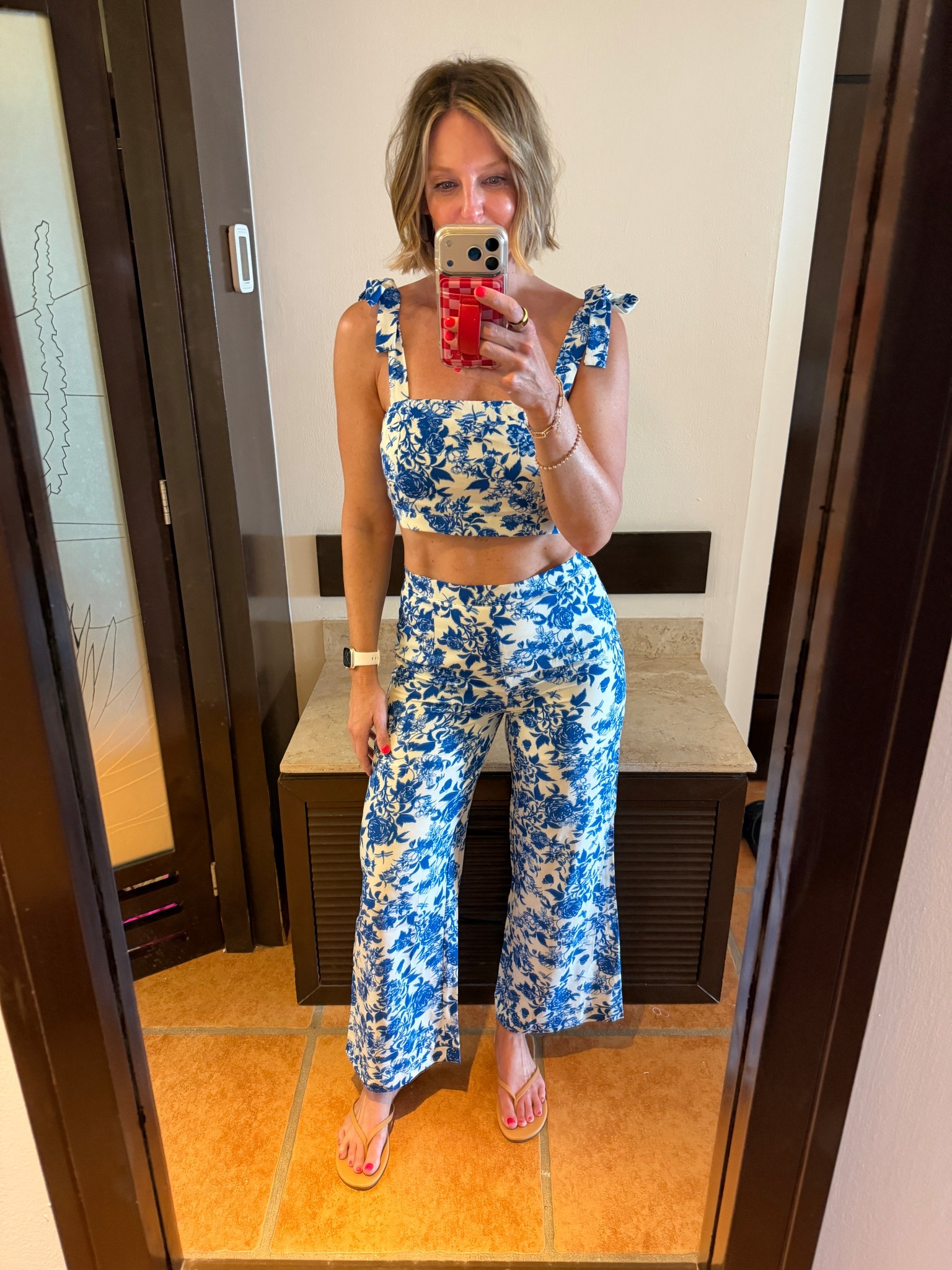 Cutest crop tank and pants set. 

Wearing medium. I’m 5’8”



#LTKFindsUnder50 #LTKootd #LTKTravel