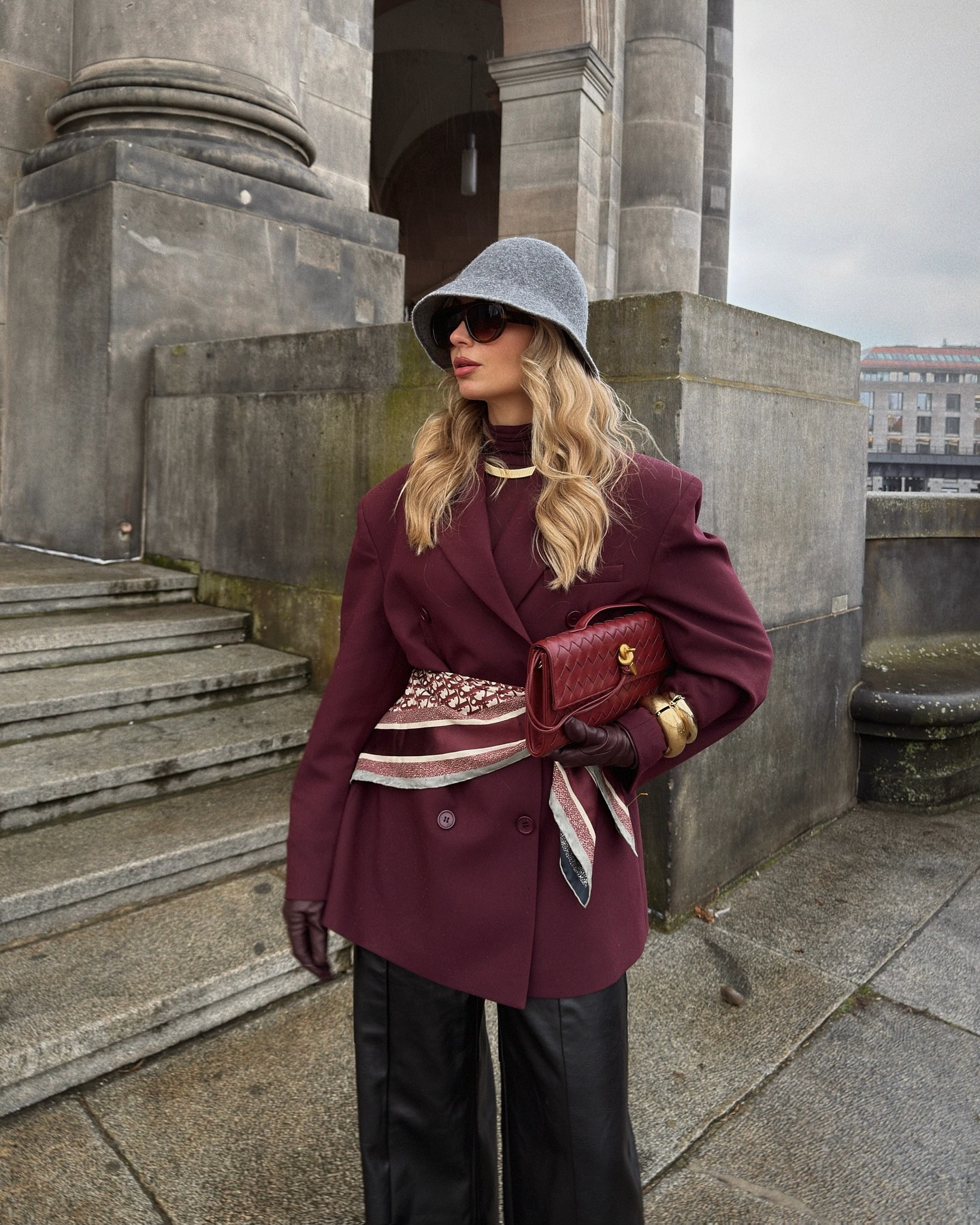 Mag ich gerade sehr 🍷 würdet ihr das so tragen?
.
.
.
#berlinblogger #berlin #outfitdestages #outfitideas4you #fashion #style