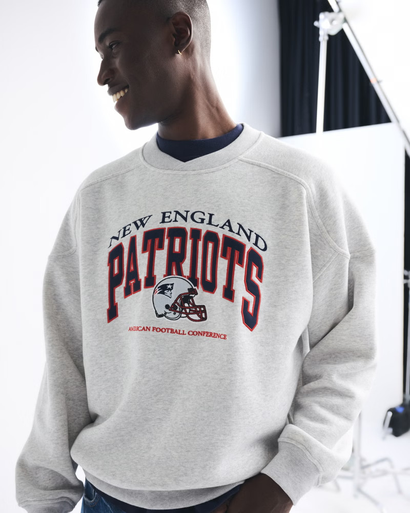 New England Patriots Graphic Crew Sweatshirt | Abercrombie & Fitch (US)