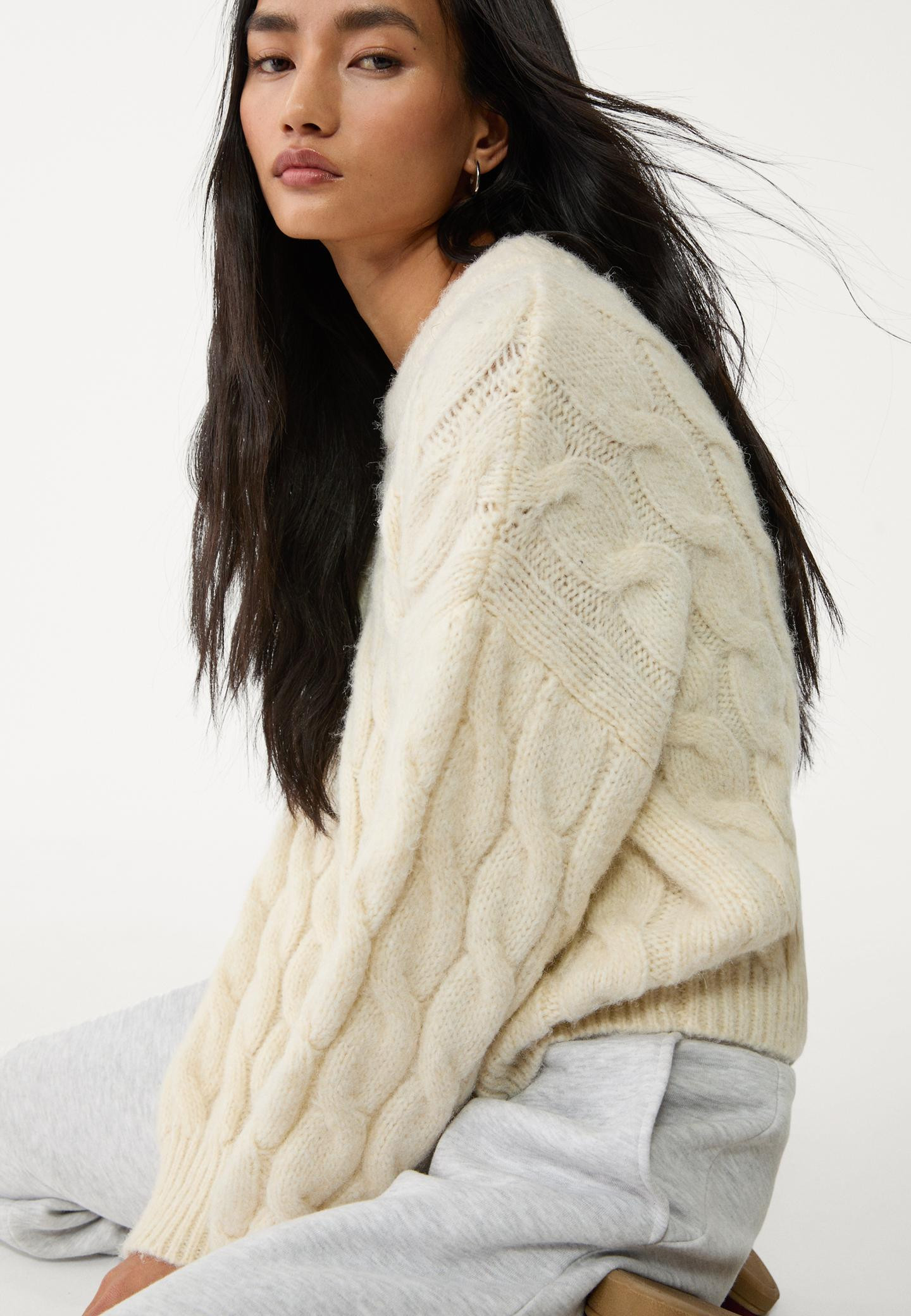Cropped-Strickpullover mit Flechtmuster | Stradivarius DE