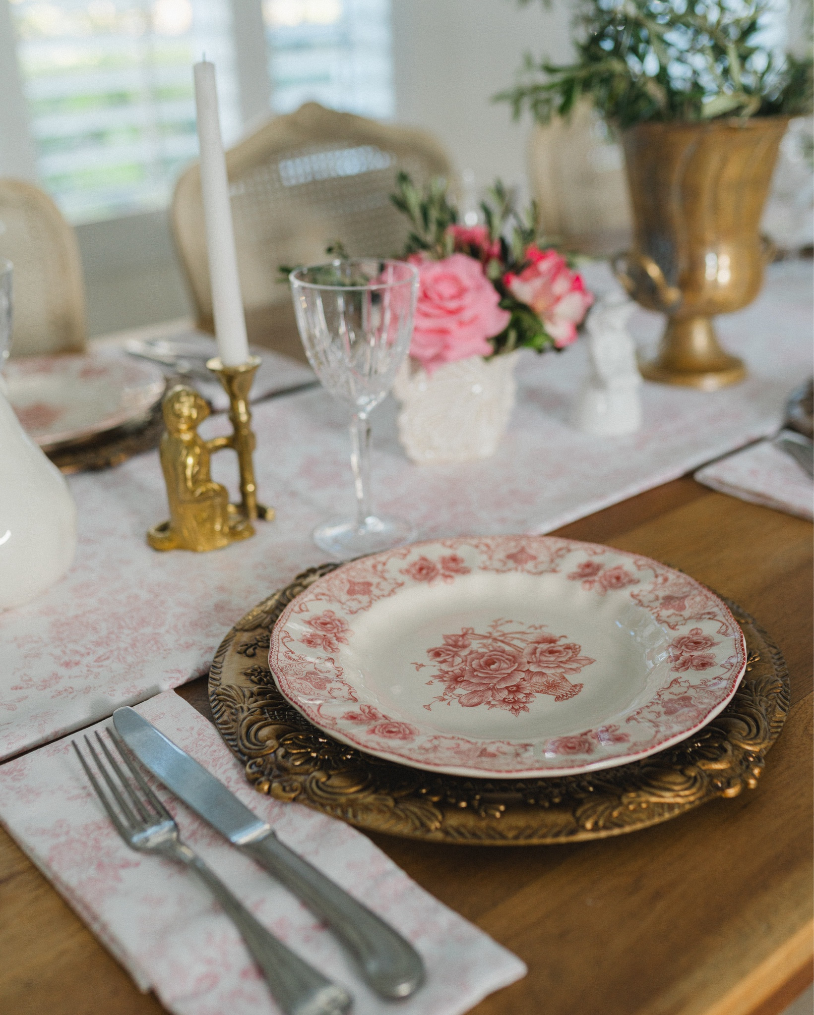 A little Galentines inspiration.
.
.
.
.
#galentinesday #galentines #valentinesday #giftideas #valentinestable #valentinesdecor #potterybarn #sanmarcoflatware 

#LTKHome