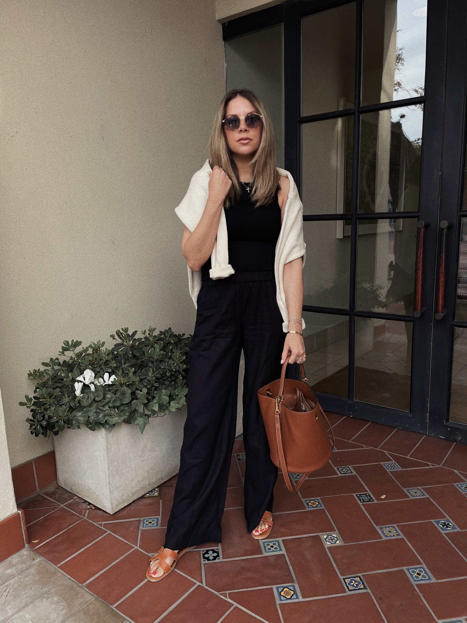 Black and cream spring outfit 