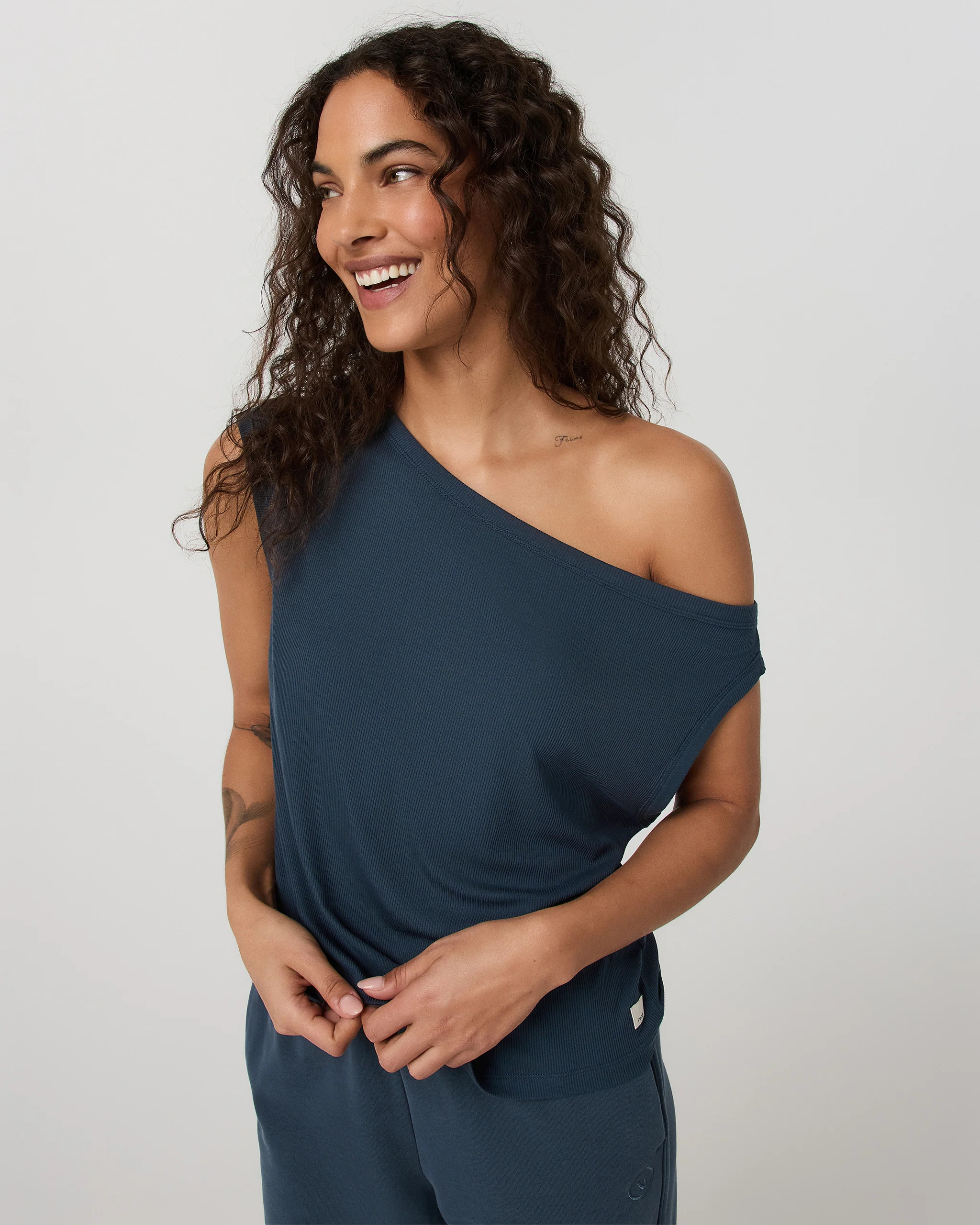 Cove Asymmetric Top | Vuori Clothing (US & Canada)