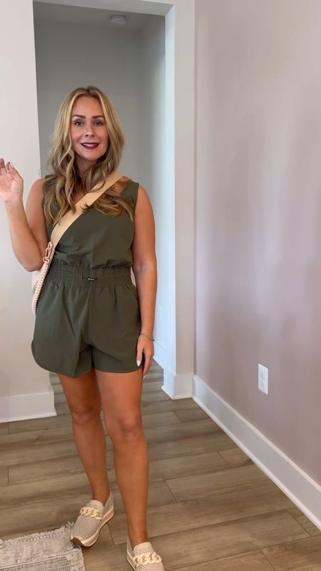This romper is perfect for my petite ladies! It has zero crotch sag, the shorts are just the right length and yes you can pee out the leg hole 🙈🙌🏼

I’m wearing a Medium petite. 


#LTKSeasonal #LTKFindsUnder100 #LTKStyleTip