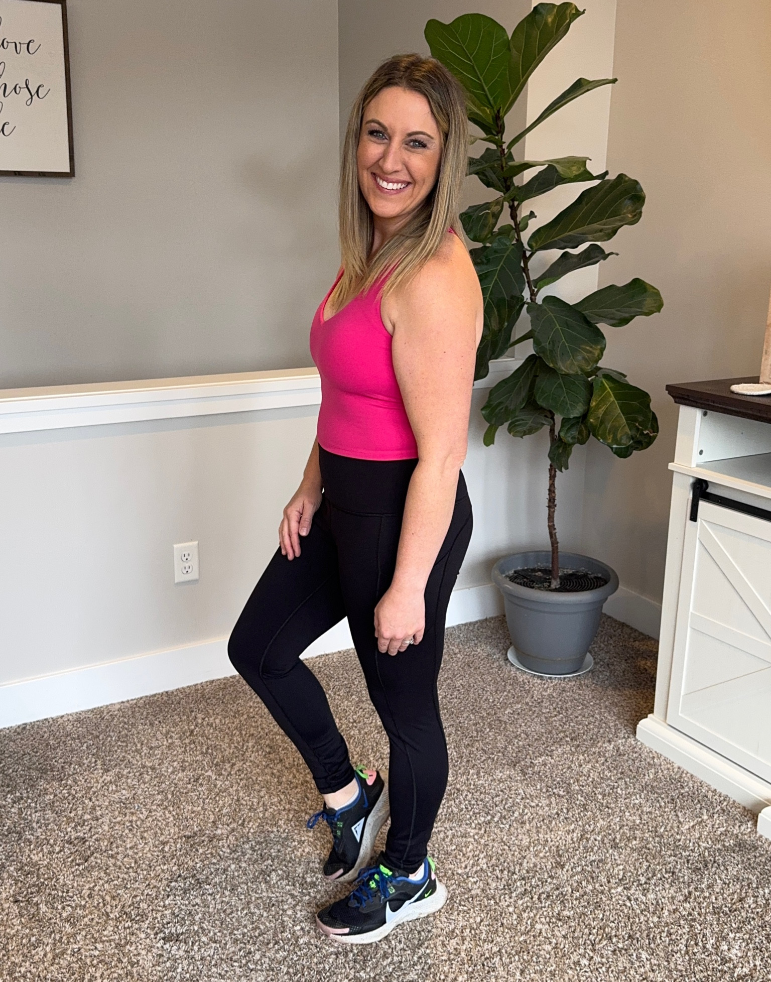 Crushing on this @iuga active wear. The material is so buttery soft I just want to live in these and with 25% off who could pass up this affordable workout outfit! Save 25% with code: CHRISTABROMLEY at checkout!




#LTKStyleTip #LTKActive #LTKFindsUnder50
