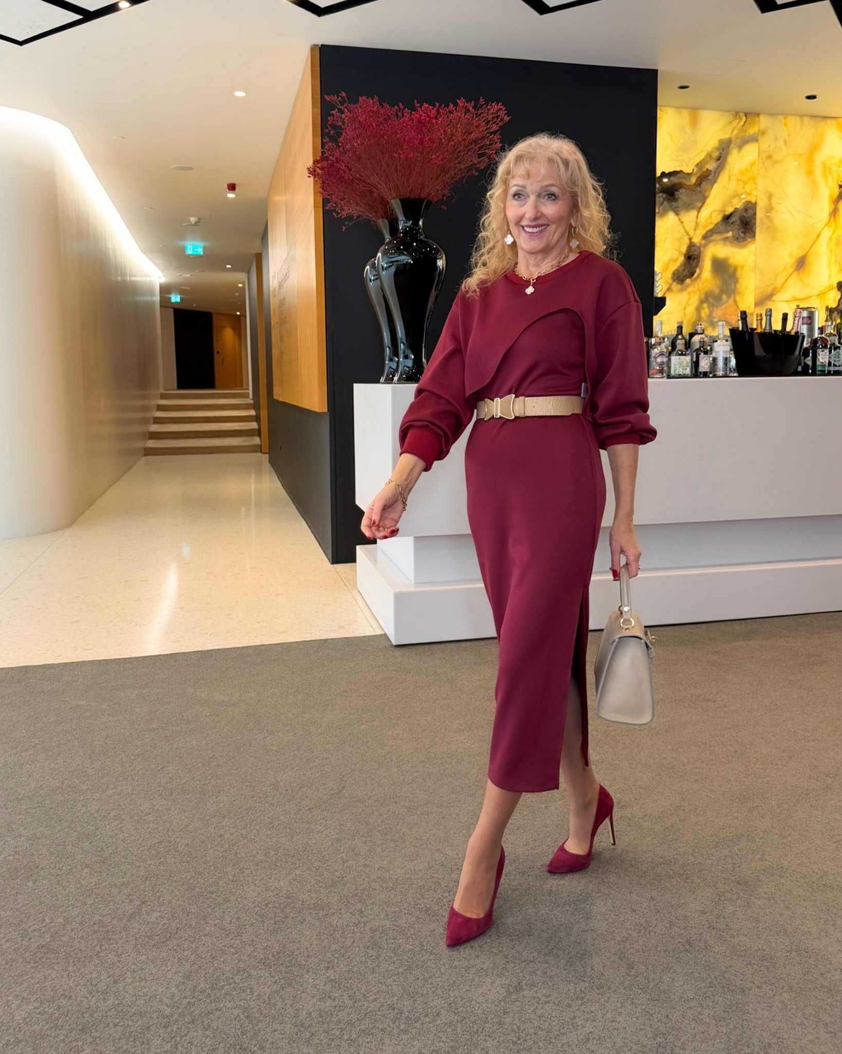 Burgundy is the definition of modern elegance.

Sharing my favourite burgundy pieces — feminine, confident, and timeless.
Perfect for elegant days, coffee dates, city walks, or travel looks.

✨ Elevated basics.
✨ Sophisticated silhouettes.
✨ Confidence in every detail.

Shop similar burgundy styles here 🍇✨
#styleinspo
#rimelesselegance


#LTKootd #LTKOver40 #LTKSeasonal