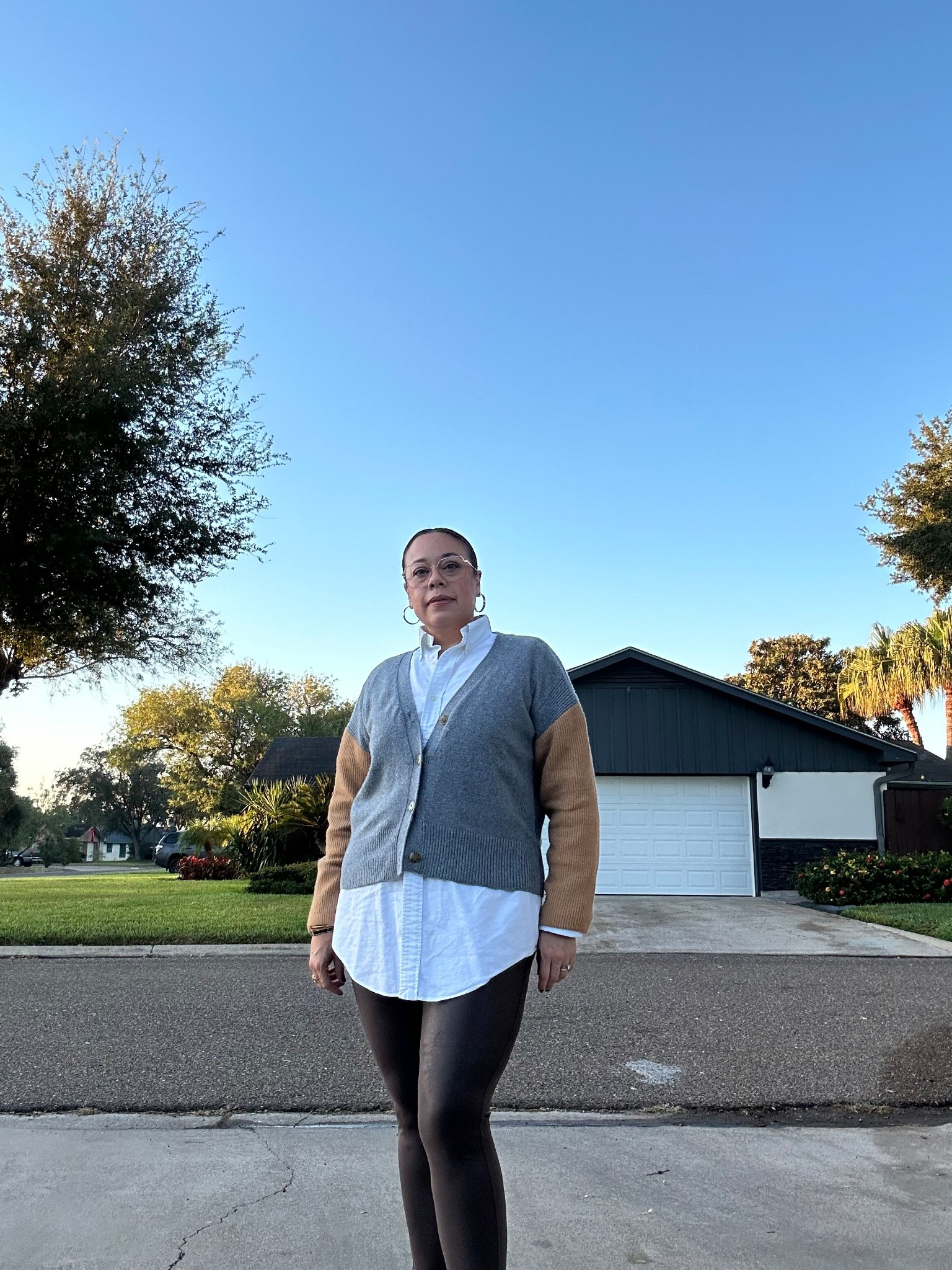 🩶 Casual Chic Layers for Fall 🍂
Keeping it classic and comfy today with this neutral layered look — perfect for those crisp mornings that warm up by noon.
I paired a crisp white button-up with a soft color-block cardigan, black leggings, and gold hoops for a polished yet effortless vibe.
✨ Style Tip: The white shirt peeking out adds structure while the cardigan keeps it cozy. Ideal for errands, school runs, or casual work days!

#LTKStyleTip #LTKOver40 #LTKMidsize