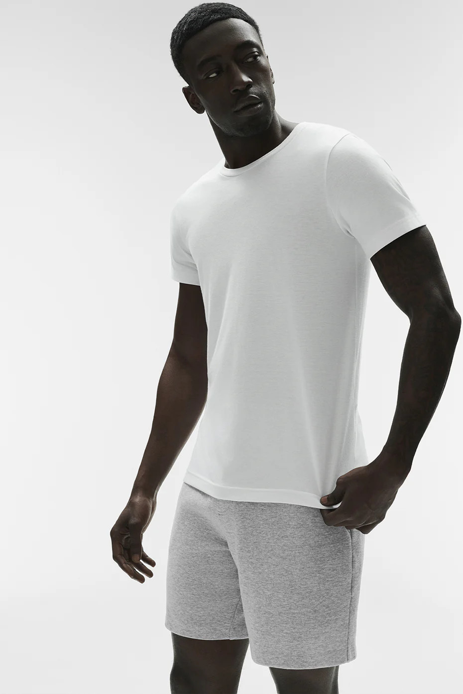 ALO | Triumph T-Shirt in White, Size: XL | Alo Yoga (US)