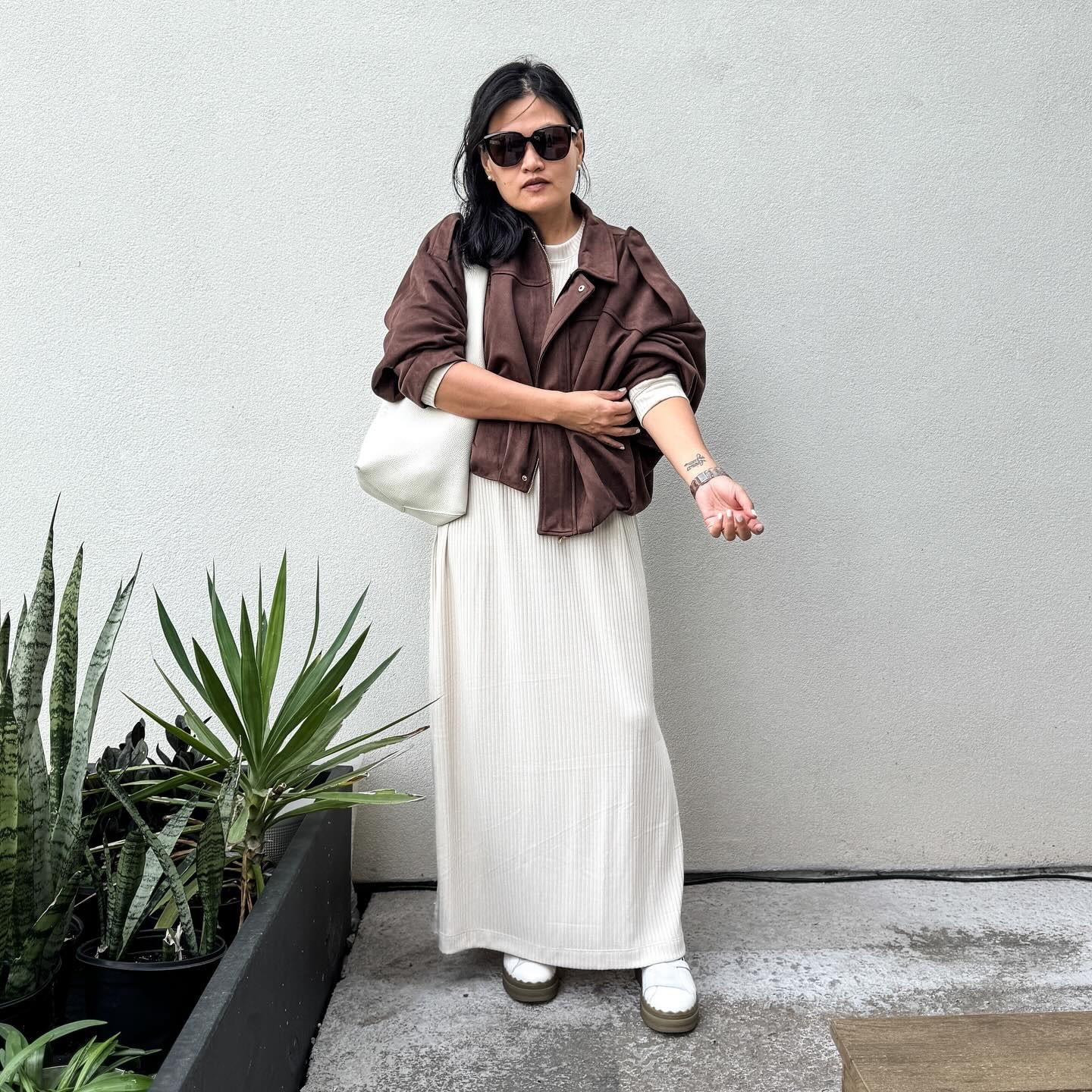 We had another cool front today, and the wind was attacking from every angle. 🤣 I couldn’t get a proper picture without my hair in front of my face where I actually was posing … but I guess candid is always cool. 

𝐎𝐔𝐓𝐅𝐈𝐓 𝐃𝐄𝐓𝐀𝐈𝐋𝐒:
Shoes: @chloe ; Dress: @oldnavy ; Jacket: @sheinofficial