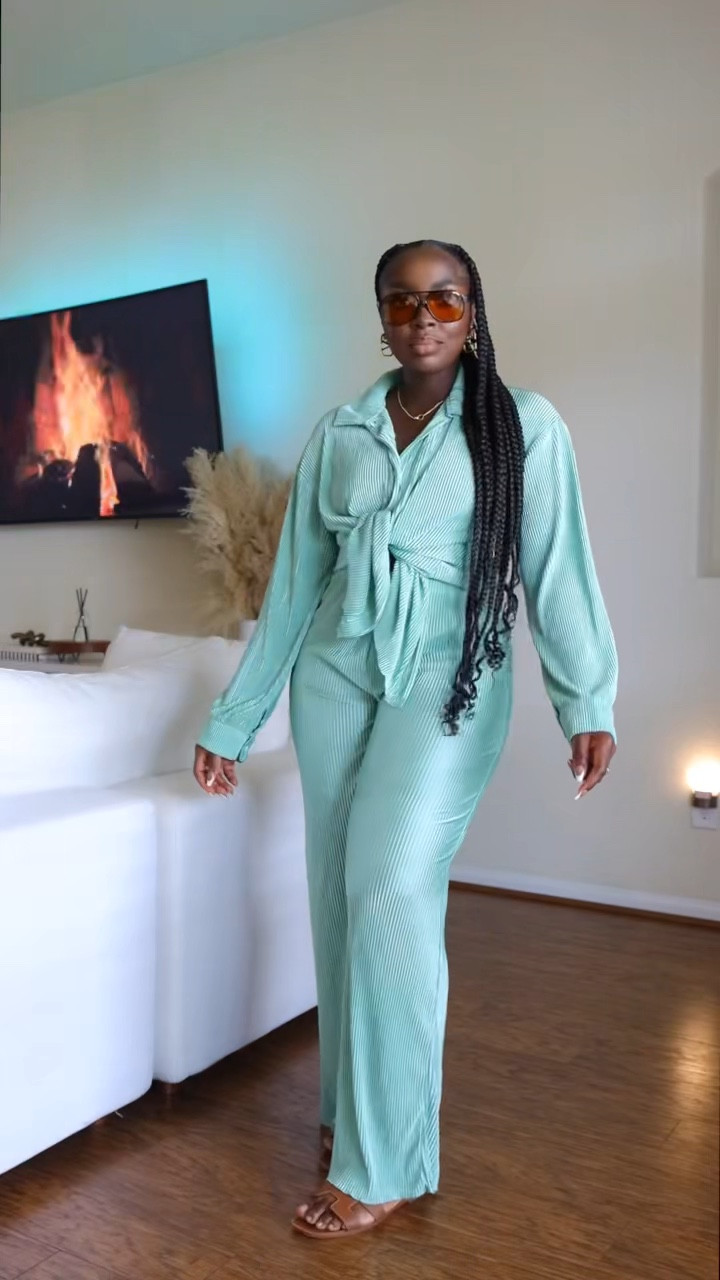 This two piece set is super cute, comfy and stretchy! Wearing a size Large! 

#LTKHoliday #LTKbeauty #LTKstyletip