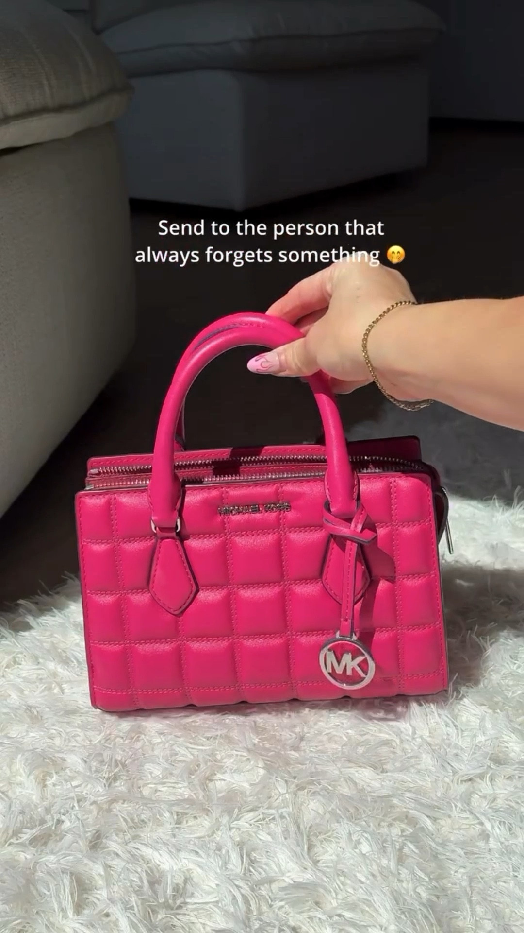 What’s in my every day purse 👛🪻 

What’s inside ↓
💜featuring my lavender hand sanitizer and hand wipes from @noshinku
♻️Both are refillable and made with clean, sustainable ingredients that are gentle on skin and the planet 🌿
🪻100% natural fragrance - super hydrating, and leave no sticky residue. 

🌊🏝️Maison Margiela beach walk perfume, travel size
🪞Compact Mirror
🗝️Car Key 
🍓My mini @coach wristlet wallet 
👓Glasses
🦷Dental floss by @burstoralcare

#Noshinku #WhatsInMyBag #WellnessOnTheGo #whatsinmypurse #travelessentials