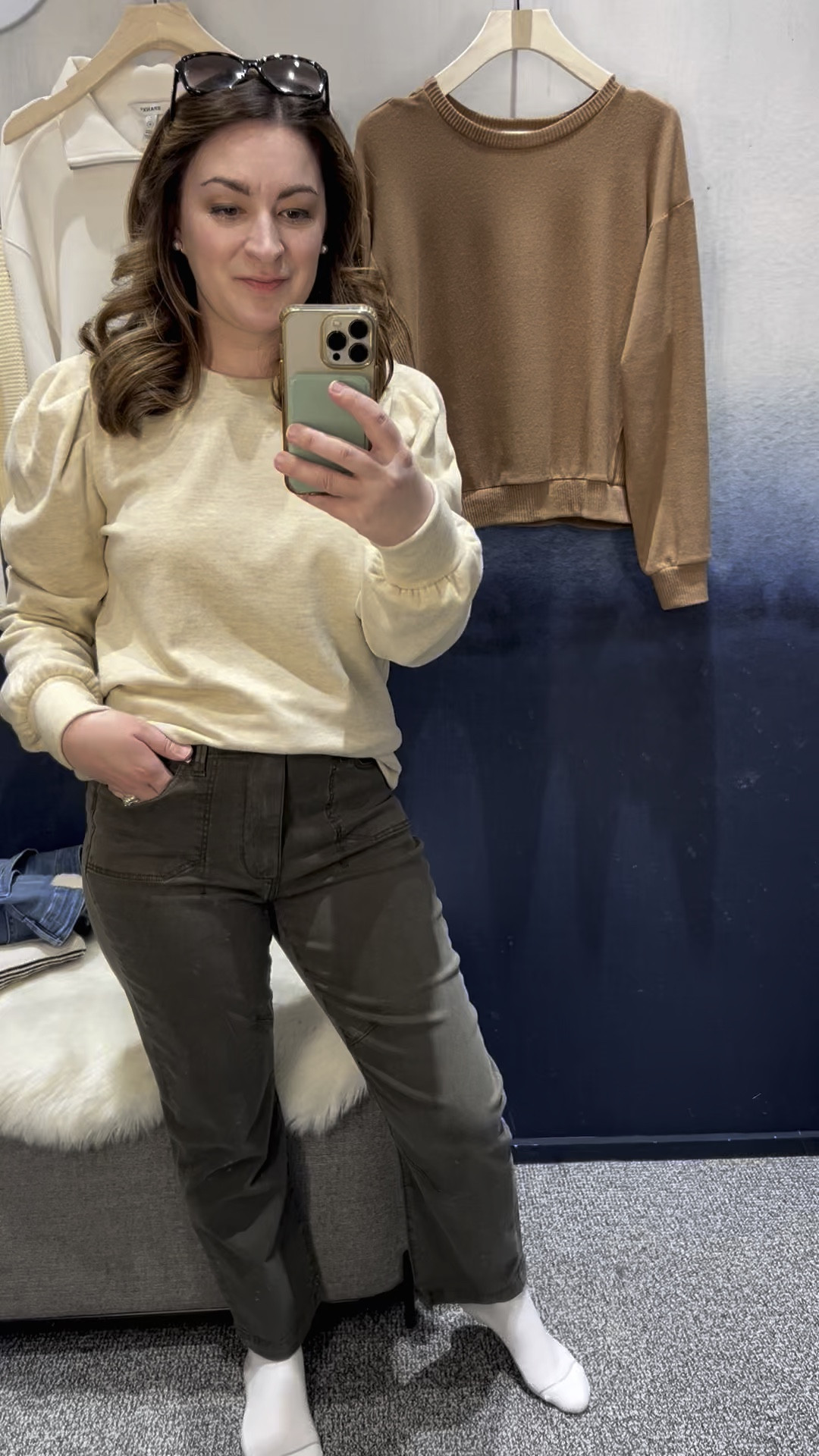 I adore the puffy sleeves on the Adalynn Brushed Pleated Top. I wasn’t sure about them on the hanger, but they weren’t at all overwhelming, even on extremely short me. #evereve #tryon #everevetryon #everevesweater

#LTKMidsize #LTKStyleTip