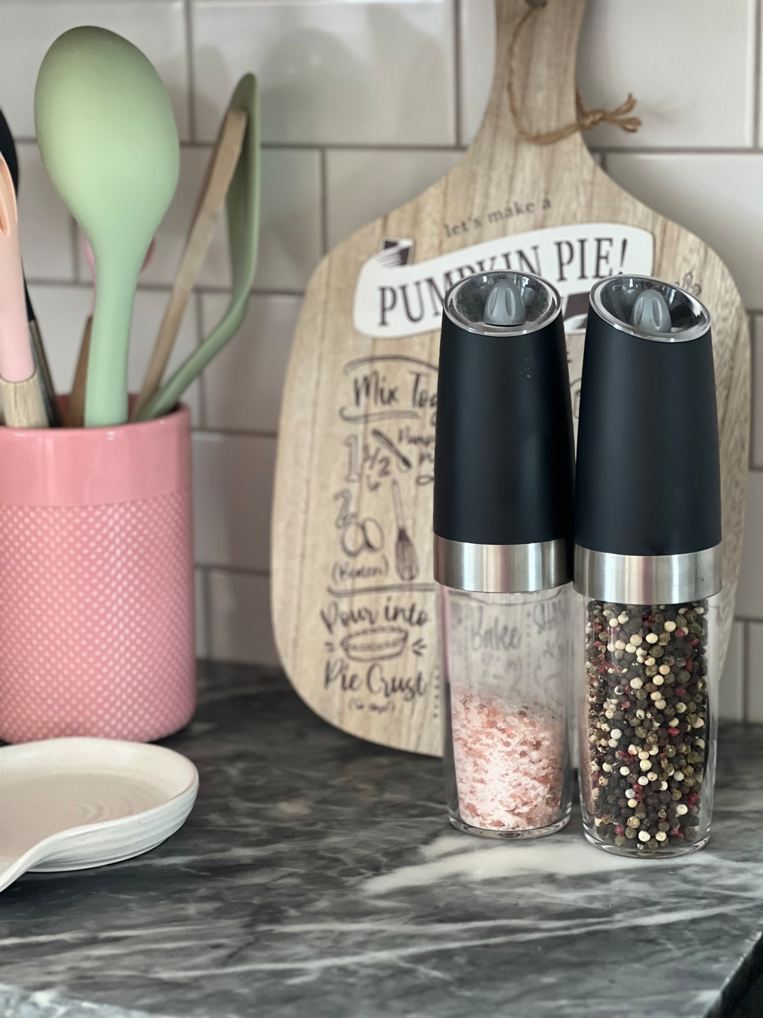💫 The salt & pepper grinders of your dreams — flip, season, done. Extra-large, easy-fill, and one-handed magic ✨ Blue LED glow 🌌 + freshly ground flavor = dinner upgrade.

#kitchengoals

#LTKFamily #LTKSeasonal #LTKHome