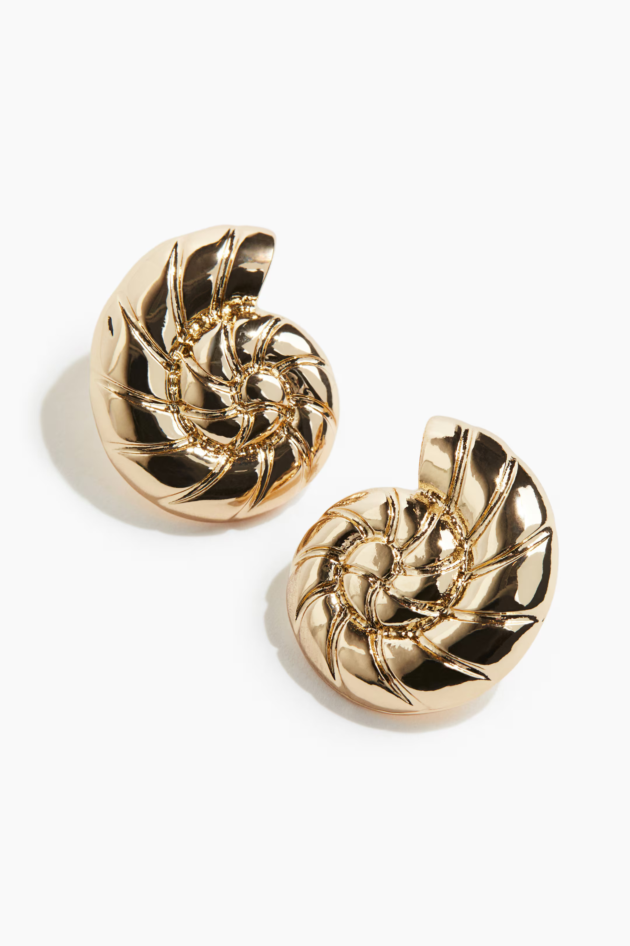 Shell-shaped earrings - Gold-coloured - Ladies | H&M GB | H&M (UK, MY, IN, SG, PH, TW, HK)