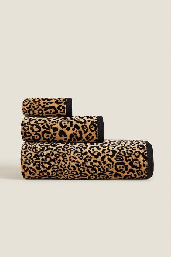 LEOPARD VELOUR BATH TOWEL | Zara US