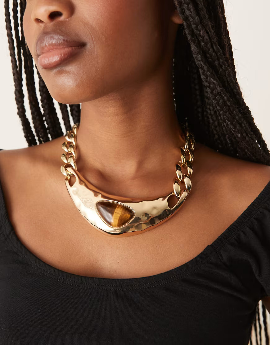 ASOS DESIGN – Goldfarbene, klobige Gliederhalskette mit Tigeraugen-Halbedelstein | ASOS (Global)
