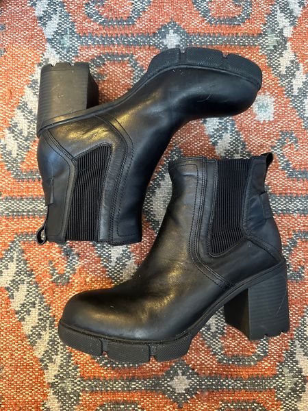 Platform black boots, chunky black boots, waterproof black boots

#LTKstyletip #LTKshoecrush