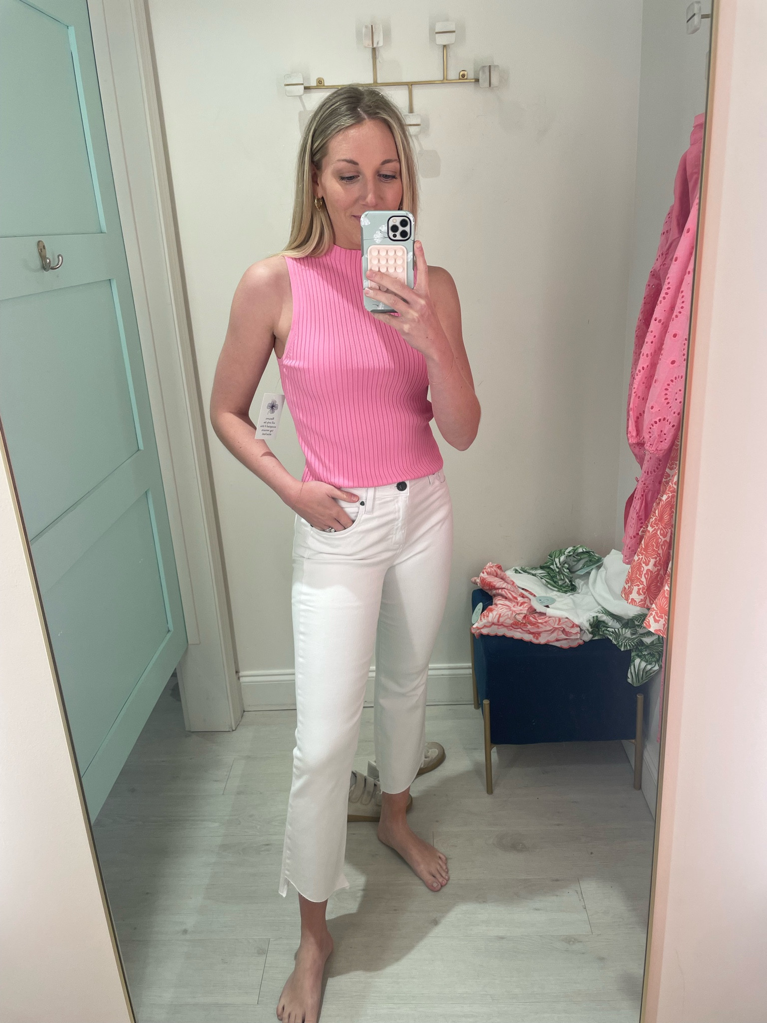 KUT white cropped jeans. Wearing size 0. I suggest sizing down in this brand. Runs big 

#LTKunder100 #LTKFind #LTKU