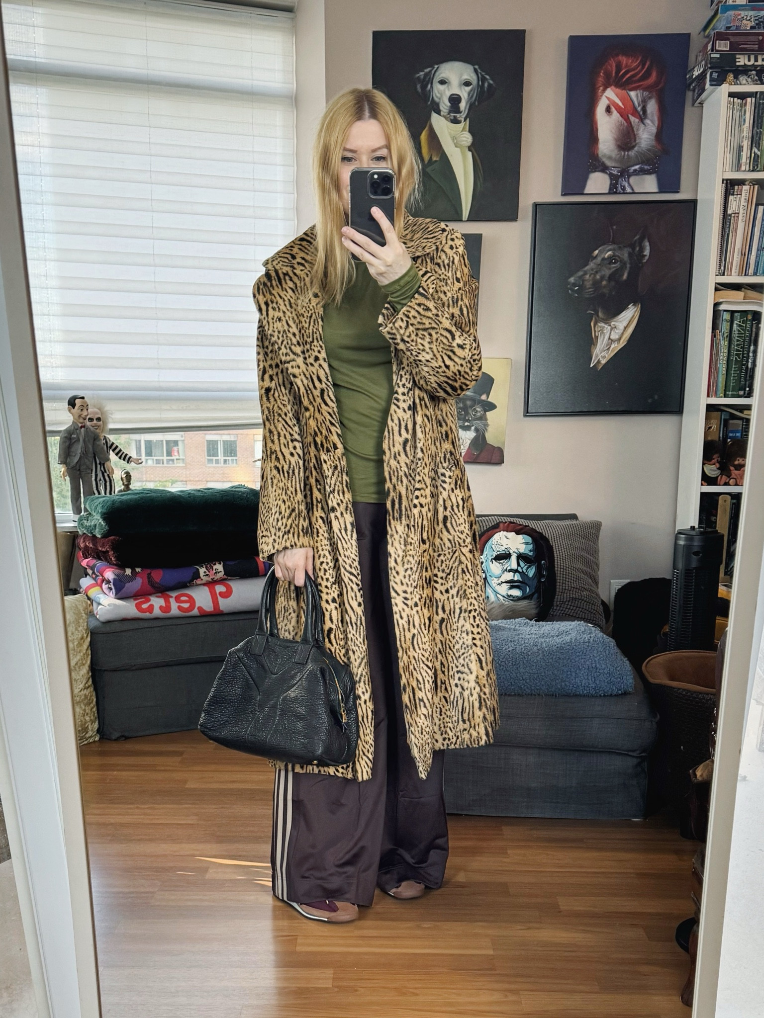 Vintage animal print coat season. 
Both the bag and jacket are vintage. 
 •
#falloutfit #ysleasy #adidasSL72 #torontostylist #StyleOver40  #secondhandFind #fashionstylist #slowfashion #animalprint #FashionOver40  #MumStyle #genX #genXStyle #shopSecondhand #genXInfluencer #genXblogger #secondhandDesigner #Over40Style #40PlusStyle 




#LTKStyleTip #LTKOver40 #LTKShoeCrush