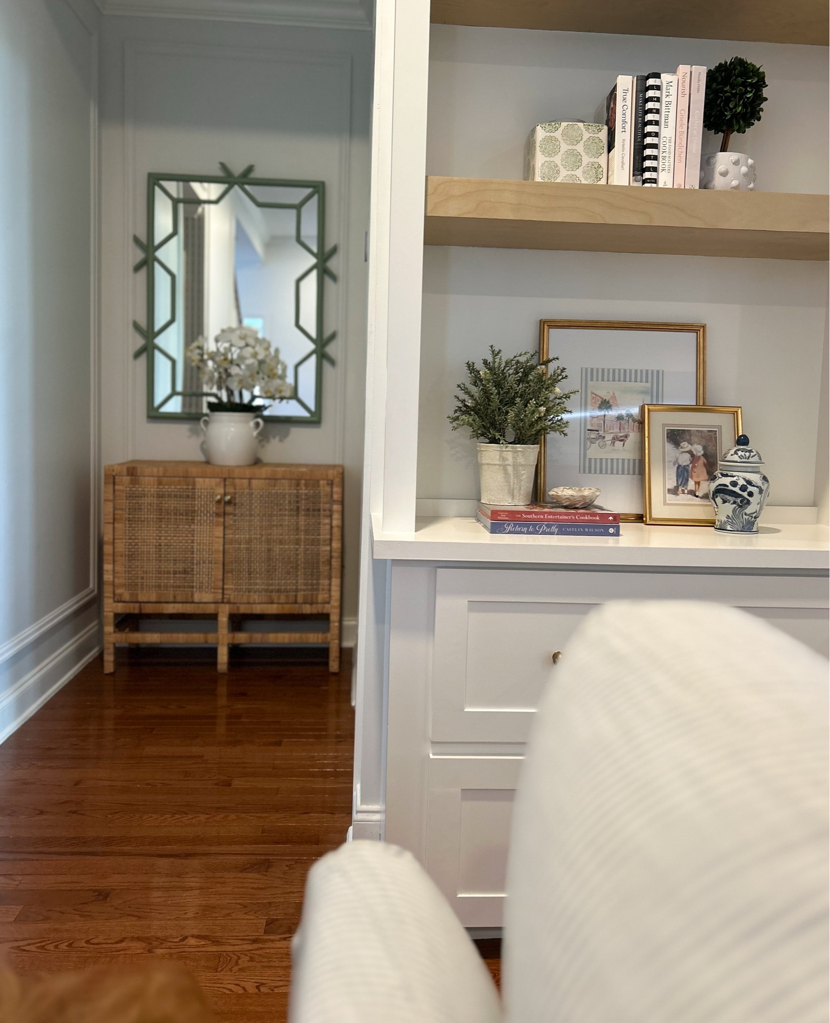 
Coastal traditional living room + entryway styling 🤍
Woven accent chair, neutral layered pillows, built-in shelf decor, and soft green accents for a timeless Southern home look. Sharing details on decor, furniture, and styling sources.

✨ coastal decor
✨ woven accent chair
✨ neutral living room
✨ built-in shelf styling
✨ entryway console styling
✨ traditional Southern home design

Designed by Jackie Joyce Design Co

#LTKhome #LTKstyletip #LTKfindsunder100 #coastaldecor #traditionalhome #neutralhome #southernstyle

#LTKSaleAlert #LTKHome #LTKU