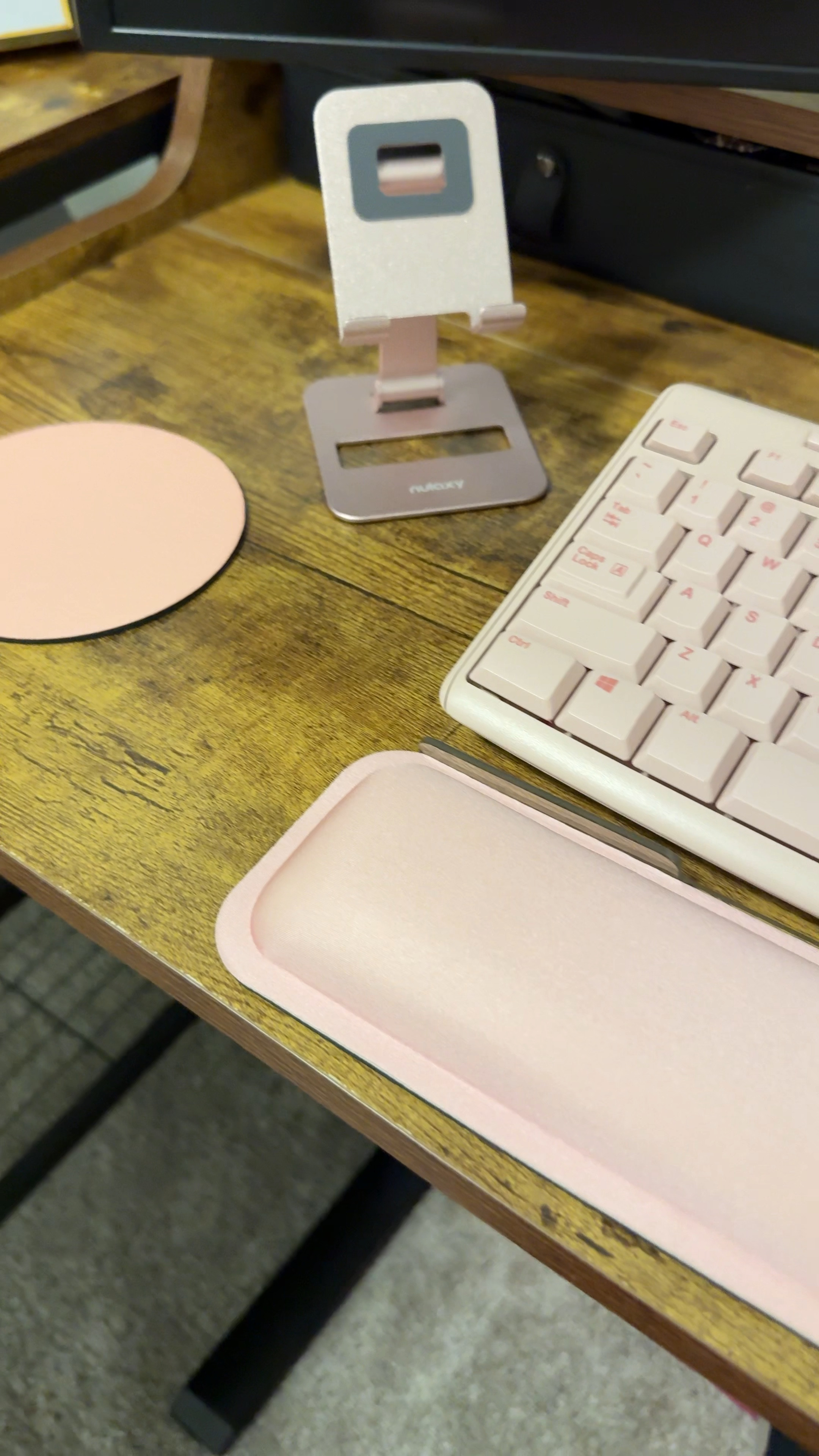 All pink desk setup 💘