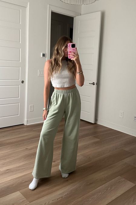 Obsessed with these wide leg sweatpants! I got a size small long 