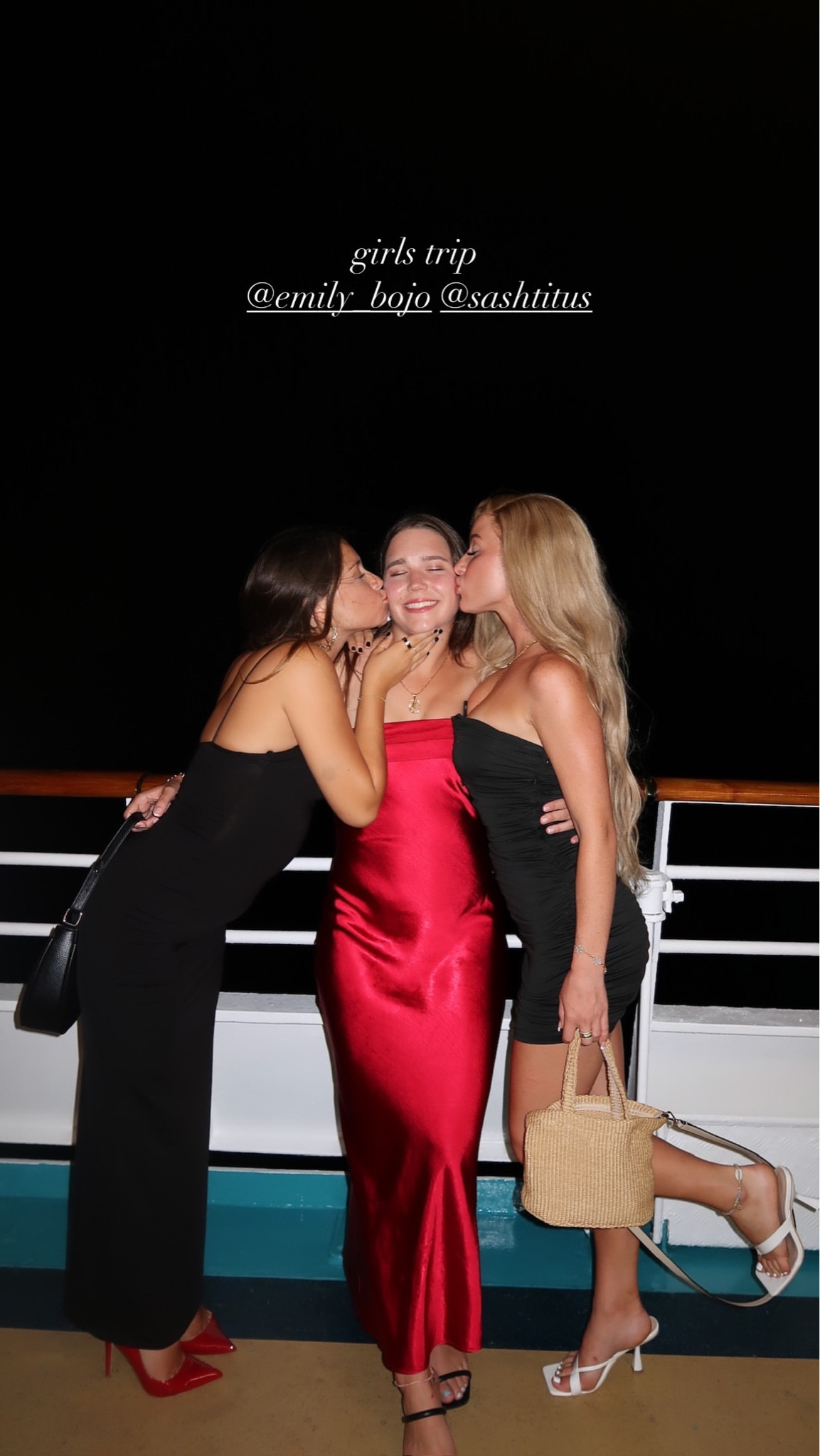 Can’t go wrong with a little black dress! 👗 