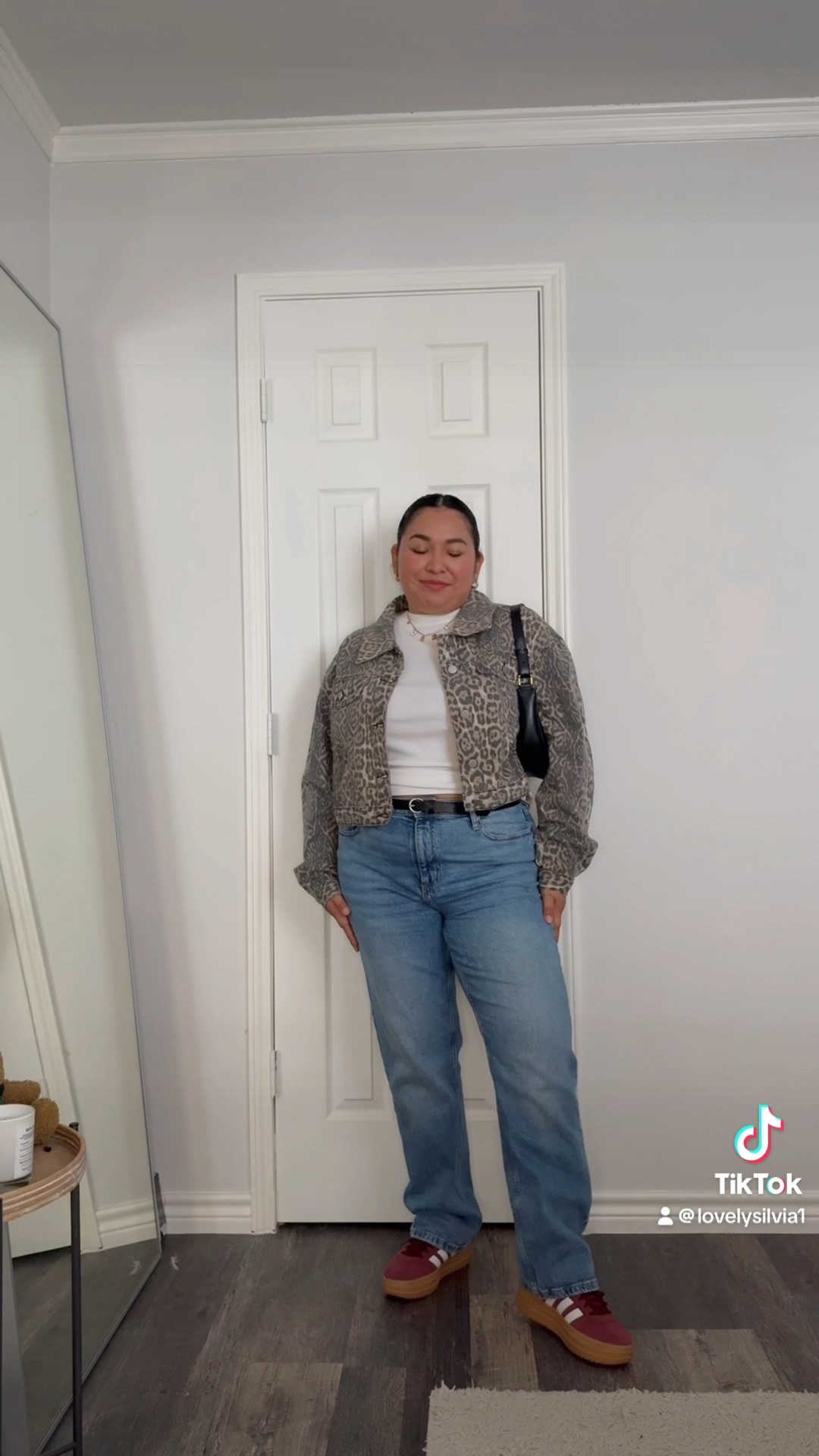 Midsize fall outfit idea for running errands 🐆

midsize fashion, fall outfit, leopard jacket, midsize denim, adidas sneakers, fall fashion

#LTKFindsUnder50 #LTKStyleTip #LTKMidsize