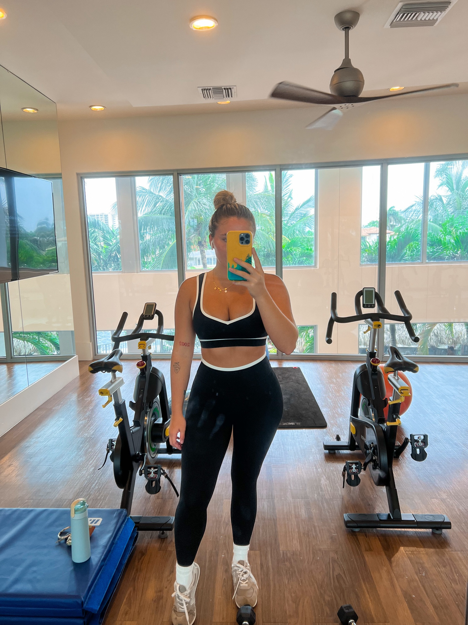 my current favorite workout set!! so obsessive with this contrast look!🖤

#LTKStyleTip #LTKFitness #LTKActive