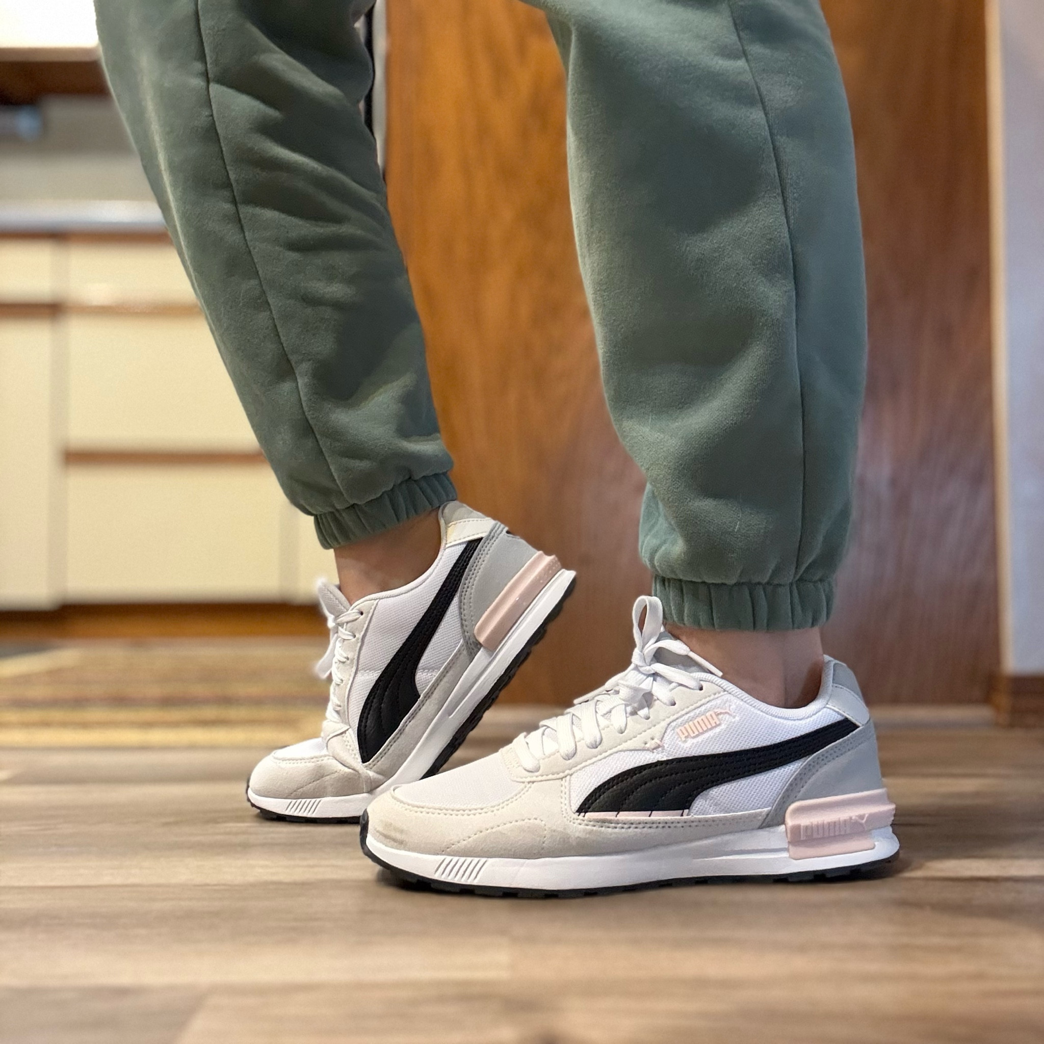 Super comfortable shoes that are perfect for working out in or running errands. The inside sole is so soft! 

#LTKShoeCrush #LTKActive #LTKFitness