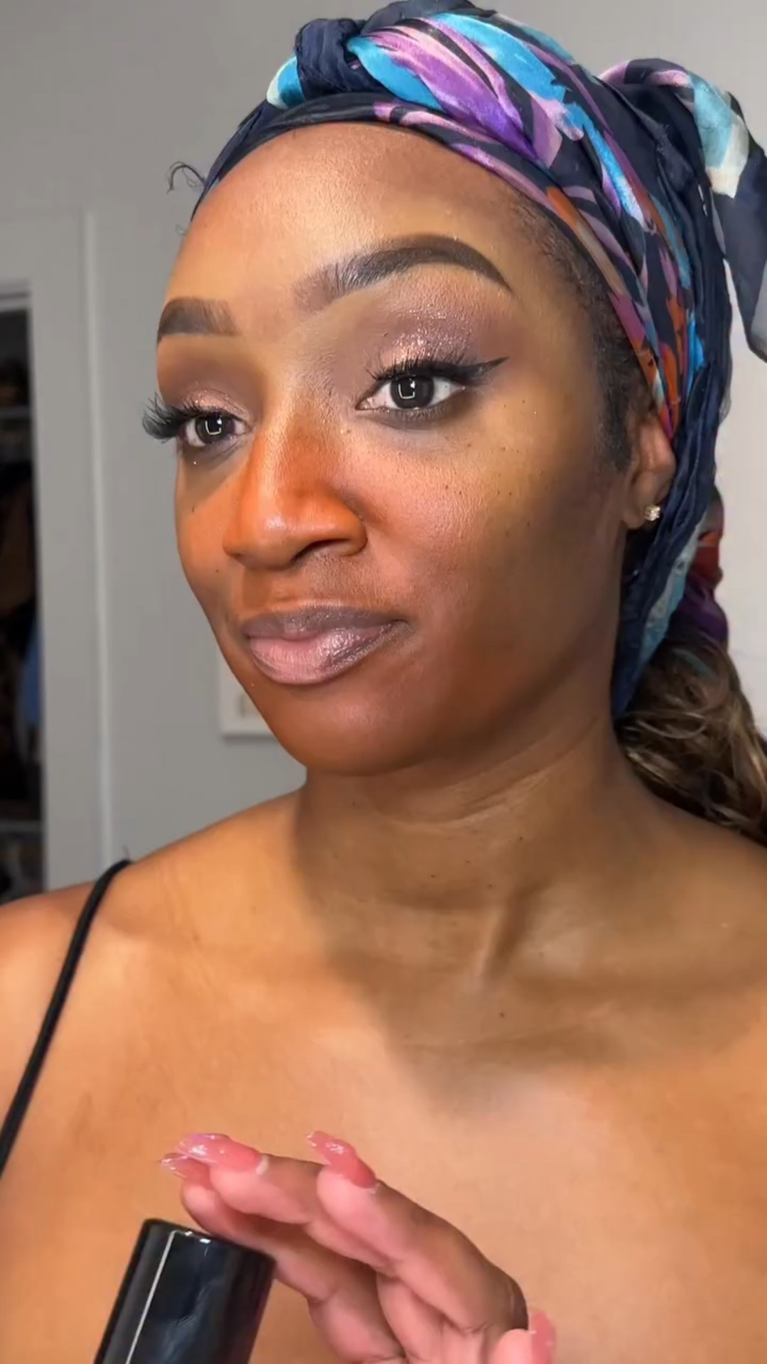 ✨ Testing the reformulated @toofaced foundation and I’m impressed! ✨

Smoother texture, more coverage without feeling heavy, and blends like a dream 💖

It’s transfer-resistant, sweat & humidity proof, and totally photo-friendly 📸

Feels like your skin… just better ✨

#toofacedcosmetics #toofacedbff #melaninmakeuplooks