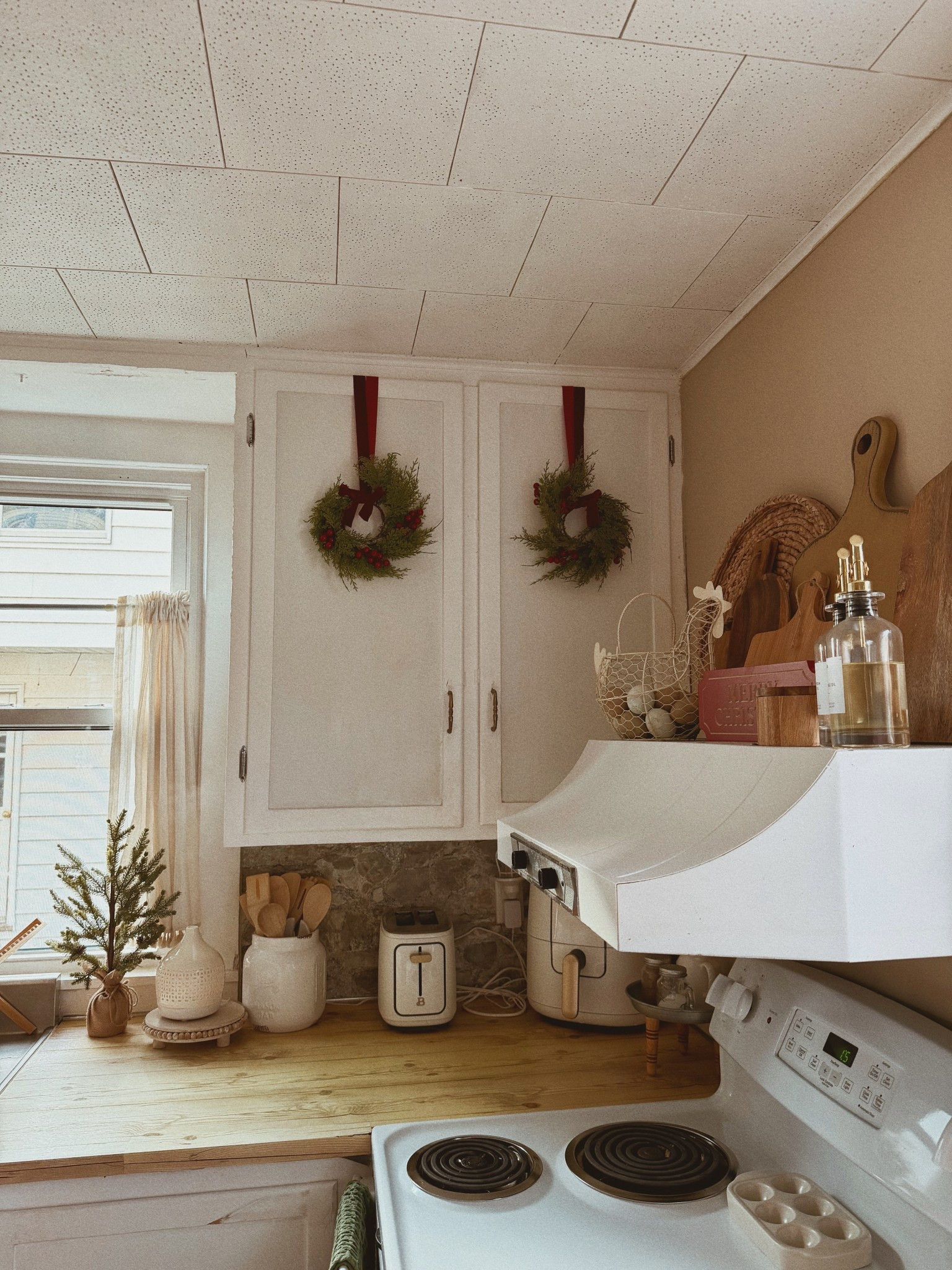 Added cabinet wreaths & i’m in love! so cozy ♥️🎄 love Christmas kitchen decor so much !

#LTKHome #LTKSeasonal #LTKHoliday