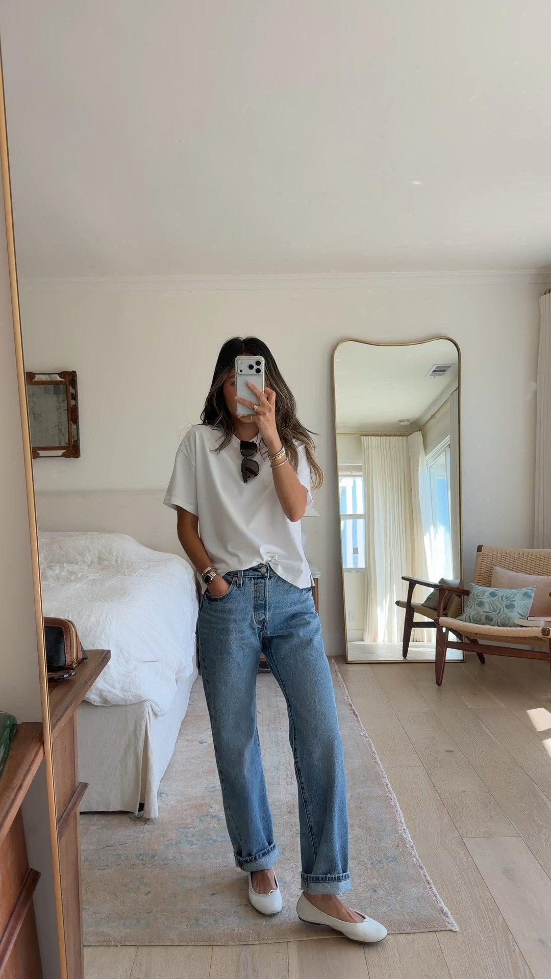 wearing:
+ 90’s jeans- shade: in love with you size 24x30
+ 90’s jeans: shade: Flash full size 25x28
+ tshirt size small 

Check out the Friends & Family Event for 30-40% Off Sitewide, sale runs through 10/04/26 @levis #LevisLTKPartner