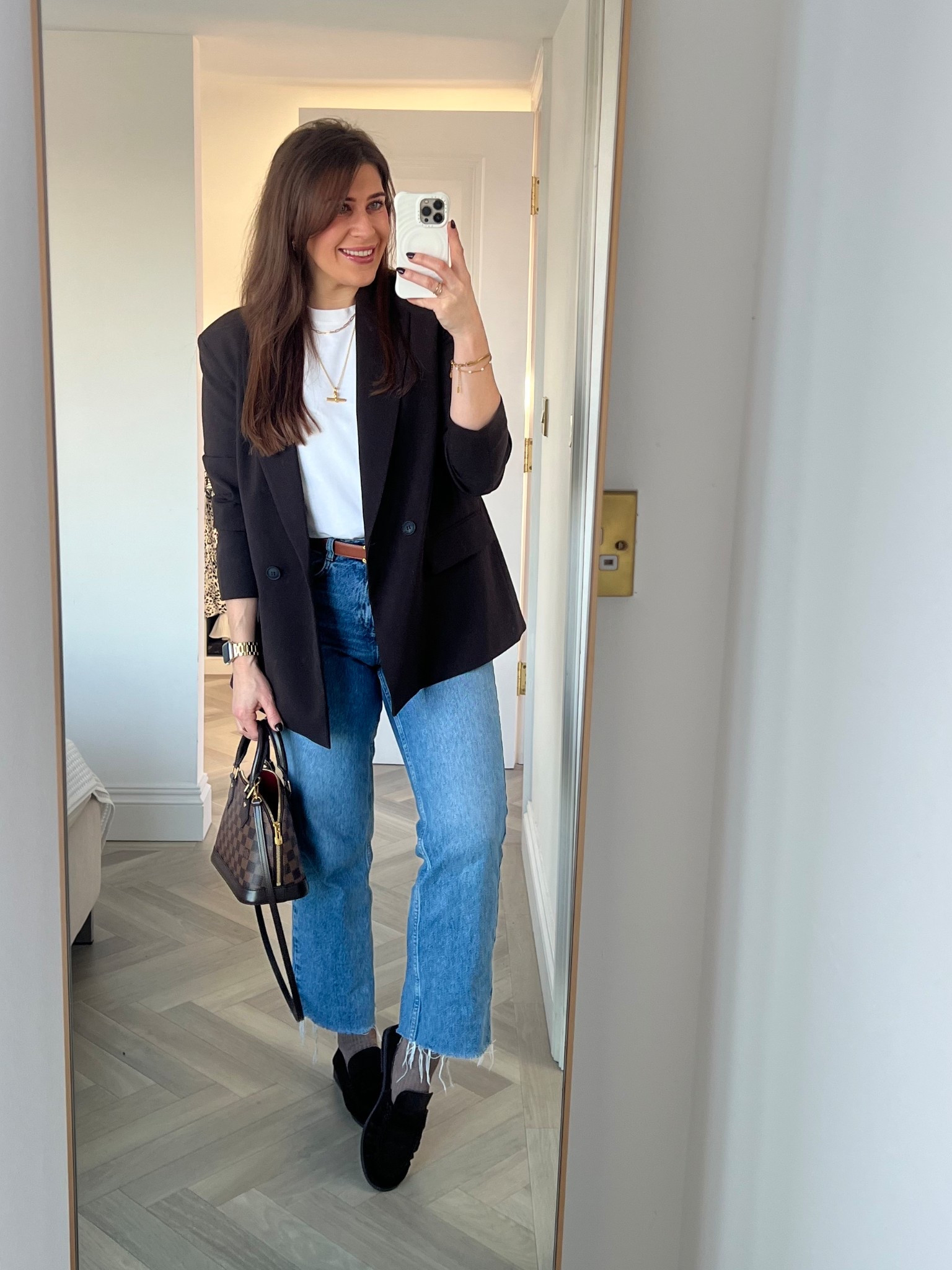 Valentines Day 🥰

Zara Brown Oversized blazer
Autograph T-shirt
Tilly Sveas Necklace 
D.louise necklace 
Celine Belt
Zara straight leg jeans
M&S socks & loafers 

#LTKshoes #LTKworkwear #LTKmidsize