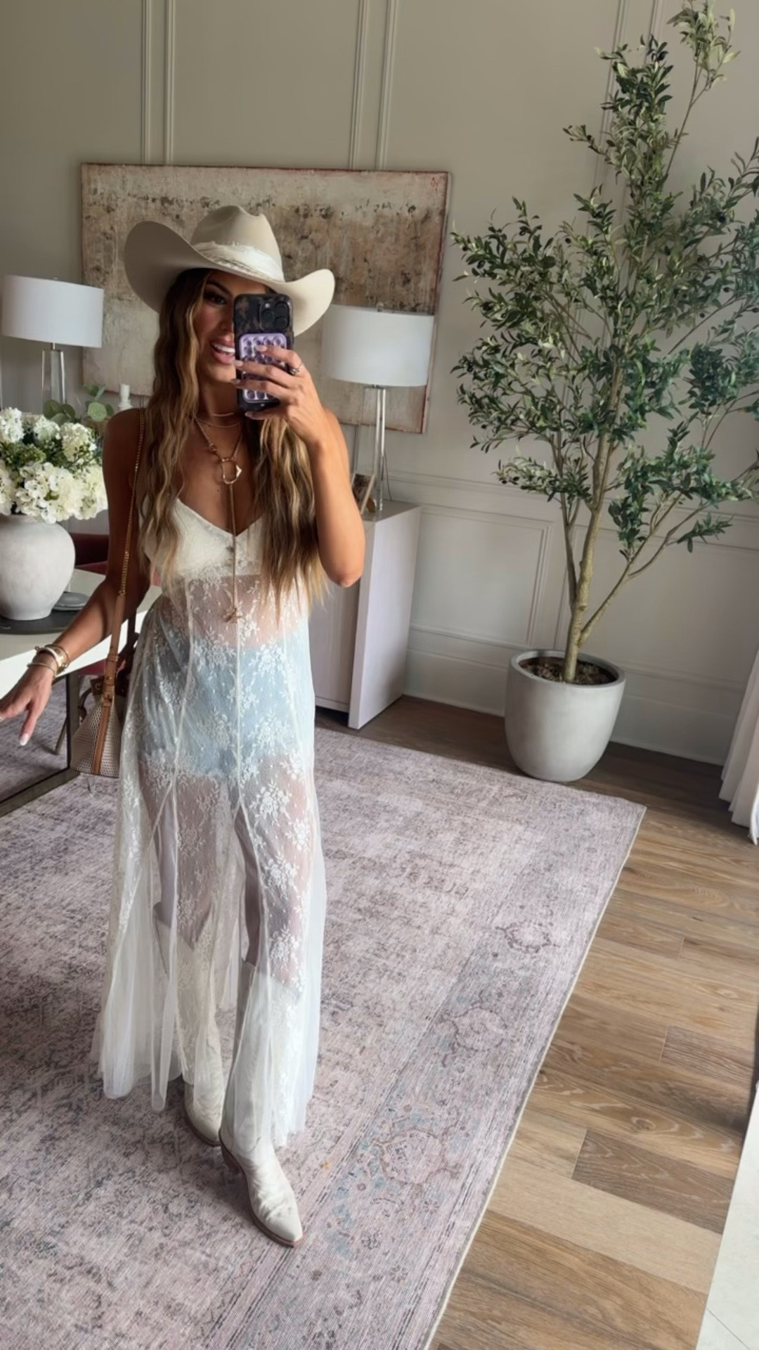 CMAfest night 3 ootd
Wearing size small top and shorts
Use code: Hollie35