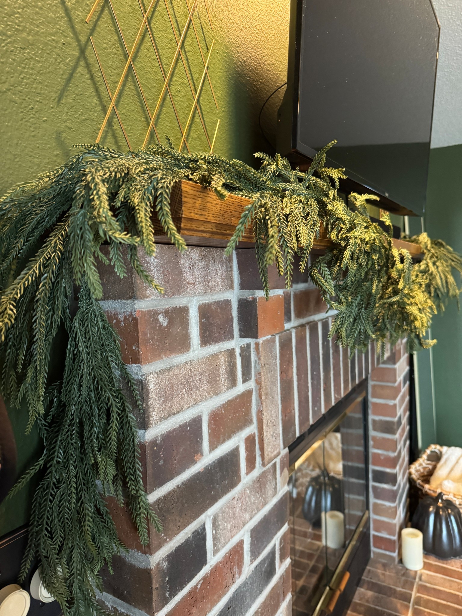 This garland is stunning!!🌲 

#LTKSeasonal #LTKHoliday #LTKGiftGuide
