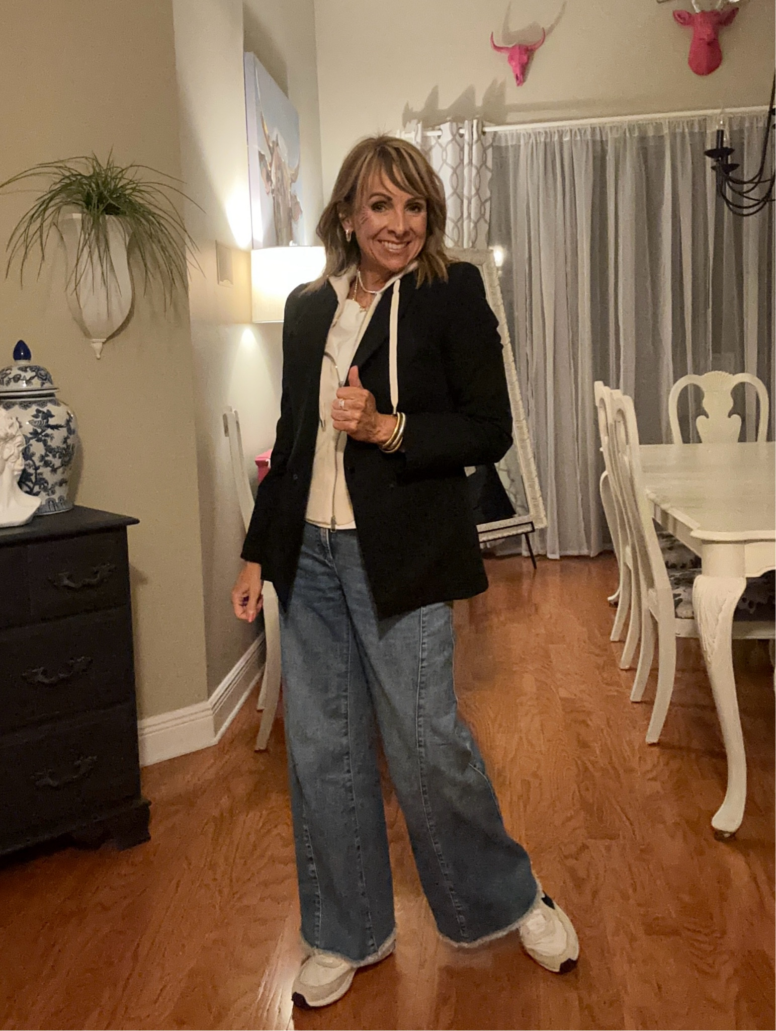 A blazer and jeans always works! 

#LTKFindsUnder100 #LTKStyleTip
