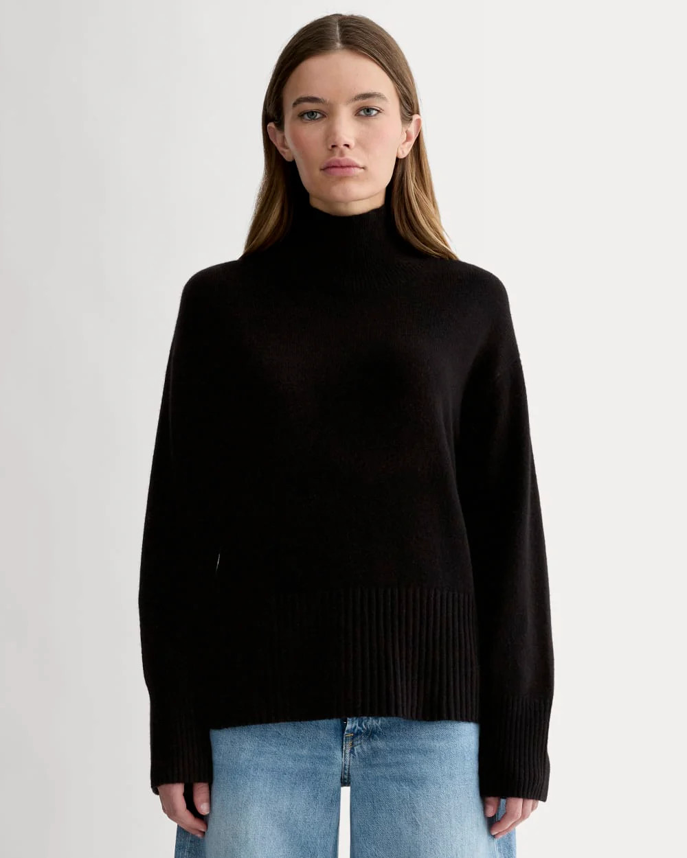 The Boxy Turtleneck in Cashmere | Black | Everlane